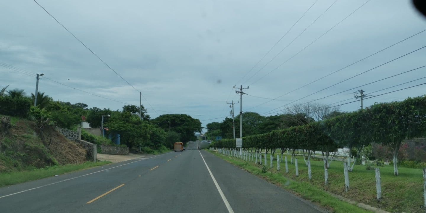Street view near Surfer's Paradise (Paraiso del Surf), La Libertad — © jkanales (CC BY-SA · Mapillary)