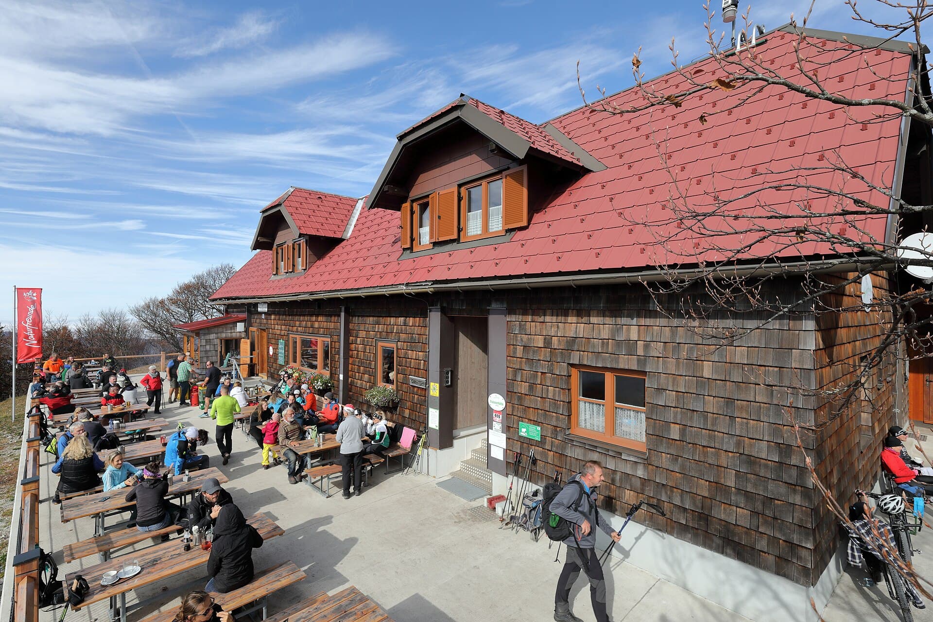 Traisner Hütte (via Wikimedia Commons, CC BY-SA 4.0)