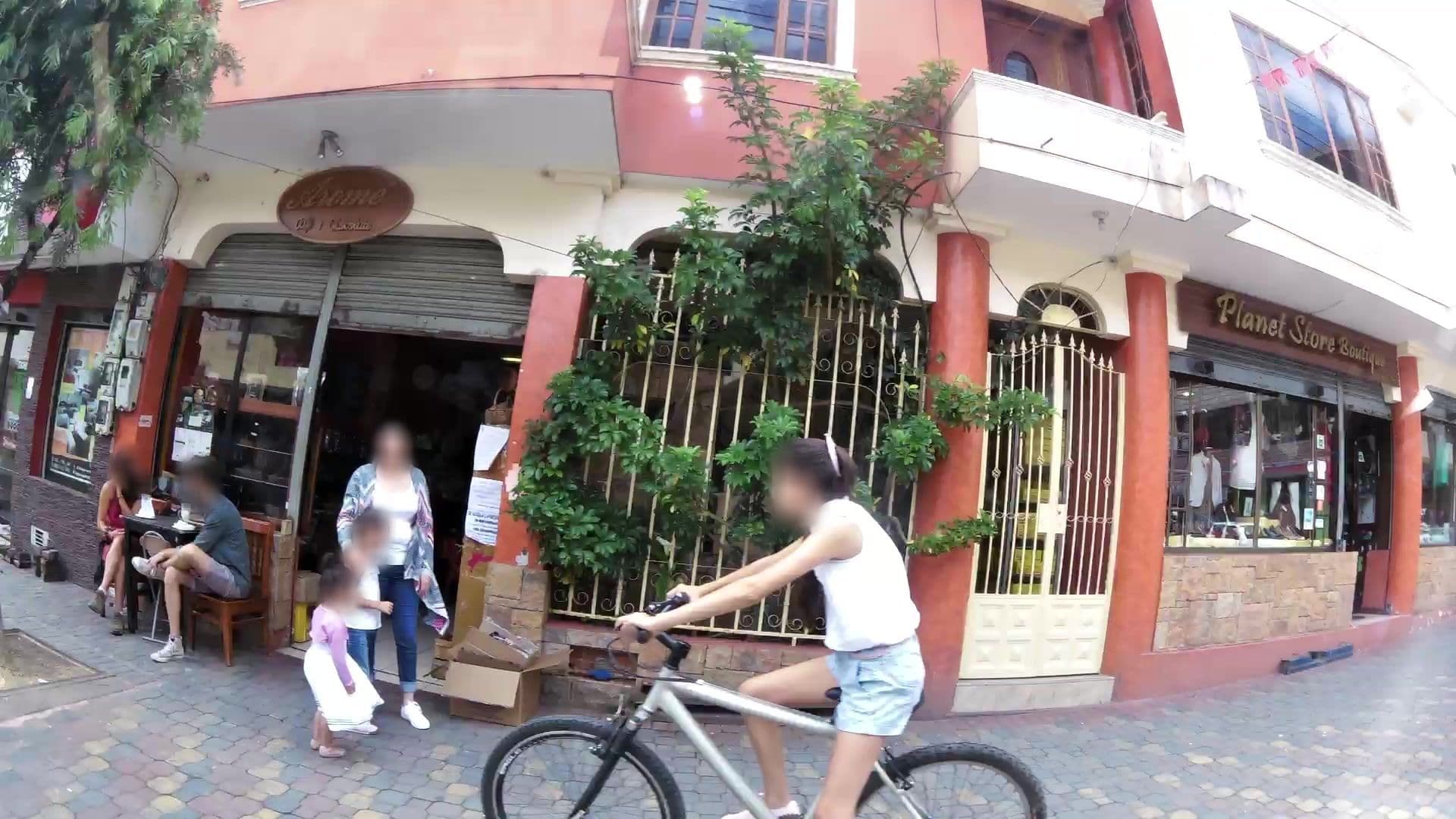 Street view near HOTEL LA CUMBRE EN EL CENTRO DE BAÑOS, Baños — © kaartcam (CC BY-SA · Mapillary)