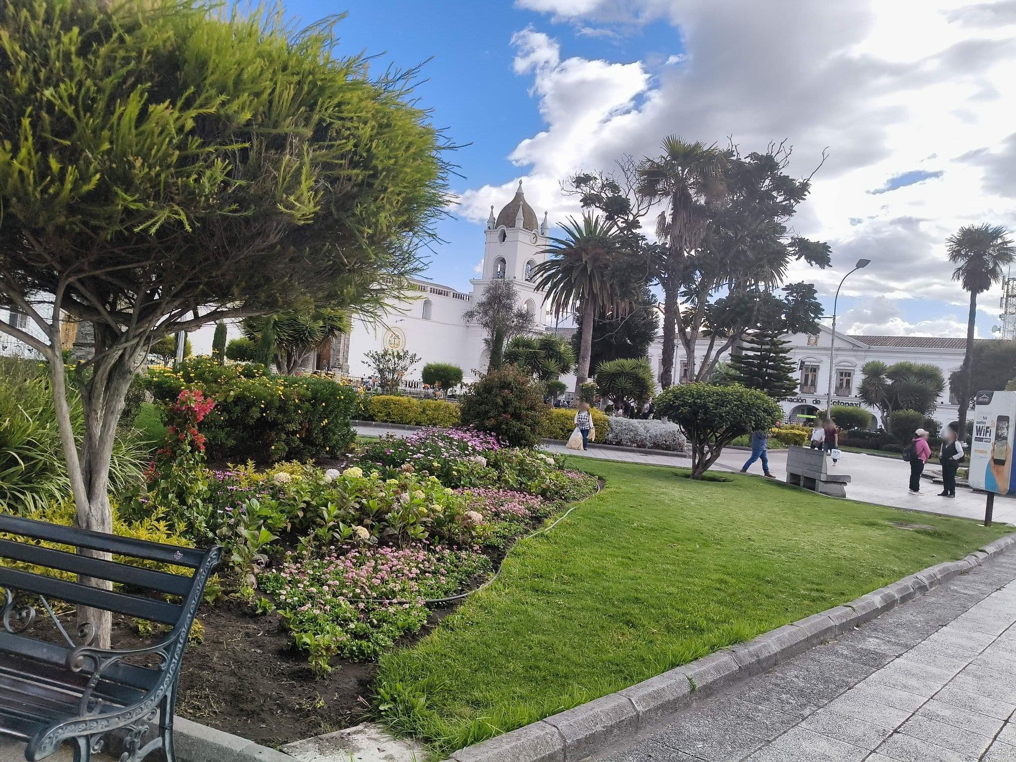 Street view near Hostal, Latacunga — © maycol3759 (CC BY-SA · Mapillary)