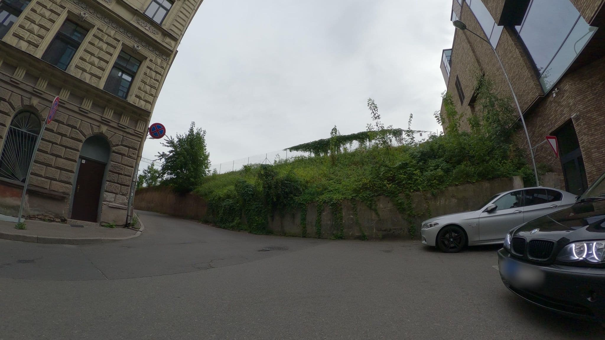 Street view near Elizabeth's Youth Hostel, Riga — © hellphoto (CC BY-SA · Mapillary)