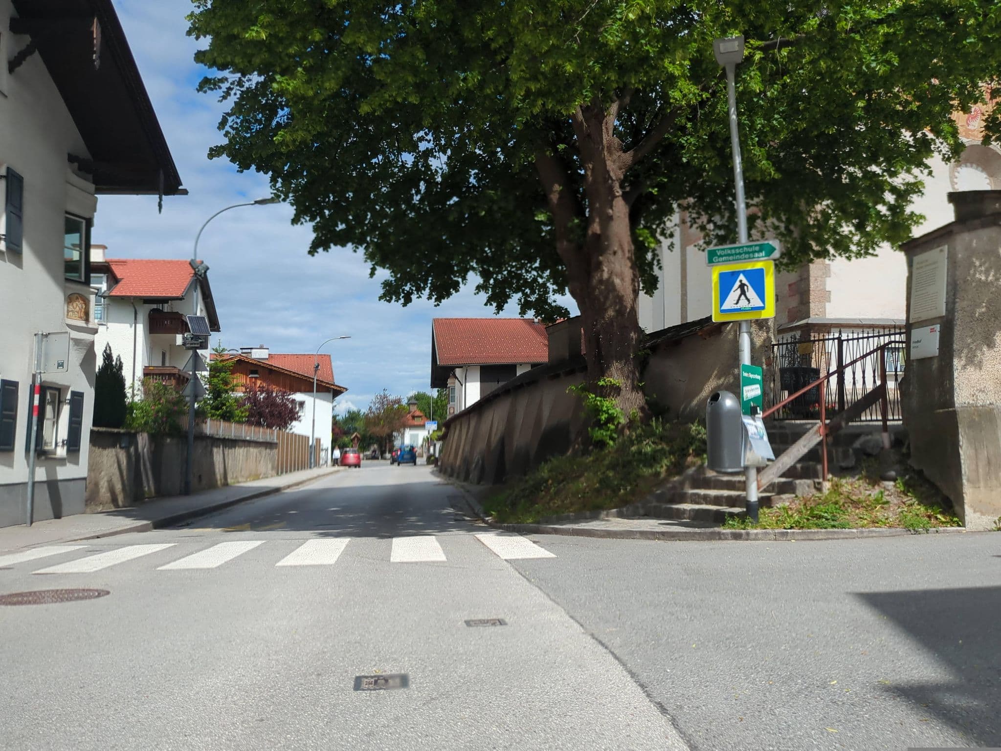 Street view near Hotel Kapeller, Pradl — © Innsbruck_barrierefrei (CC BY-SA · Mapillary)