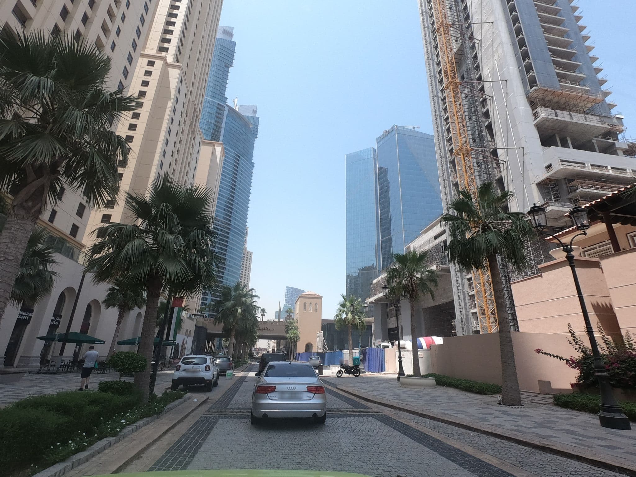 Street view near Sea View Beach Hostel, Dubai Marina — © countzero5 (CC BY-SA · Mapillary)