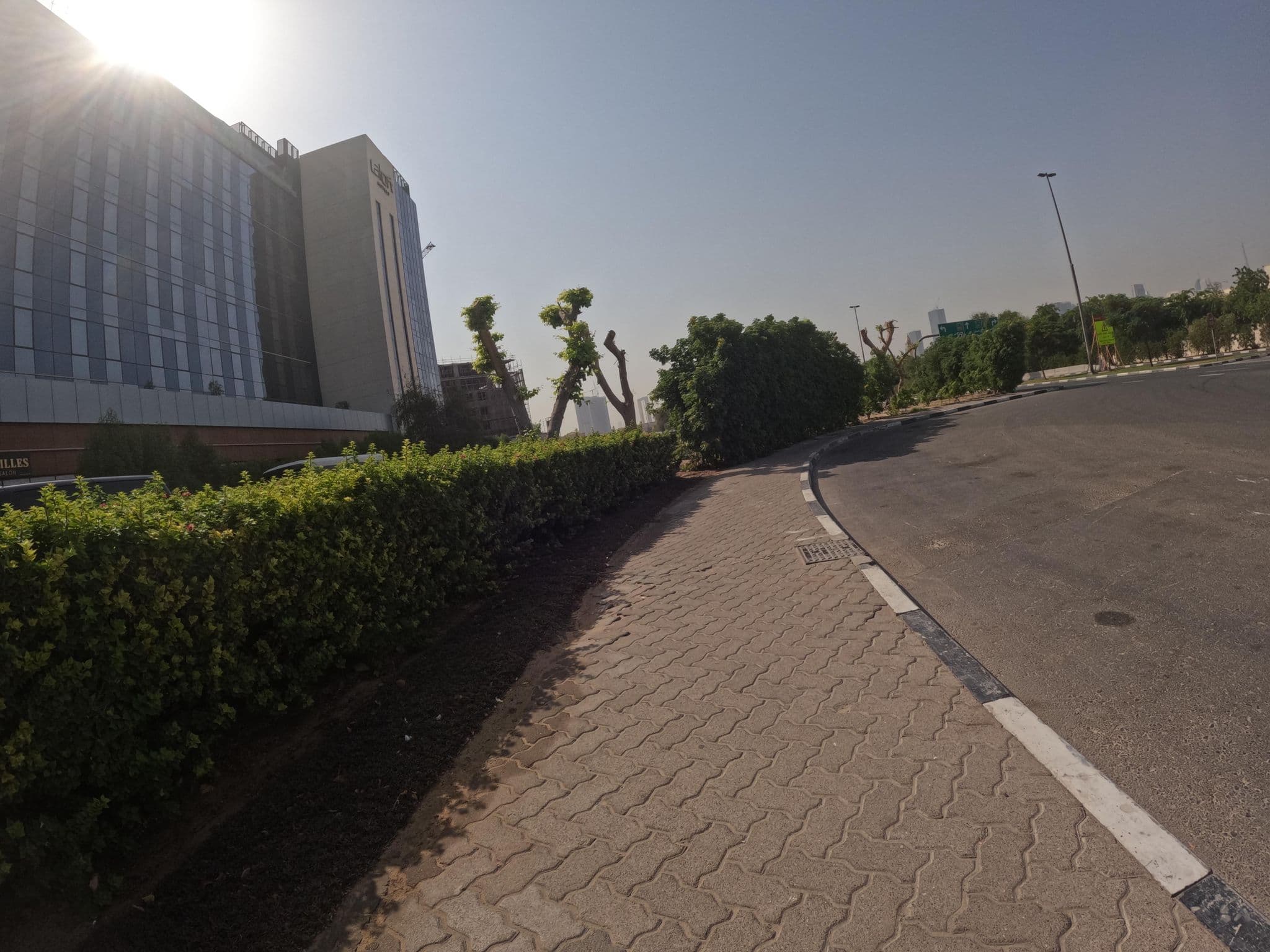 Street view near Element by Marriott Al Mina, Dubai, Mankhūl — © countzero5 (CC BY-SA · Mapillary)