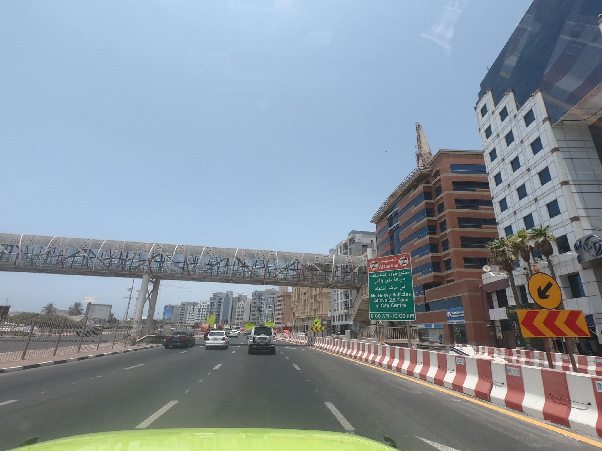 Street view near Sea View Hotel, Mankhūl — © countzero5 (CC BY-SA · Mapillary)