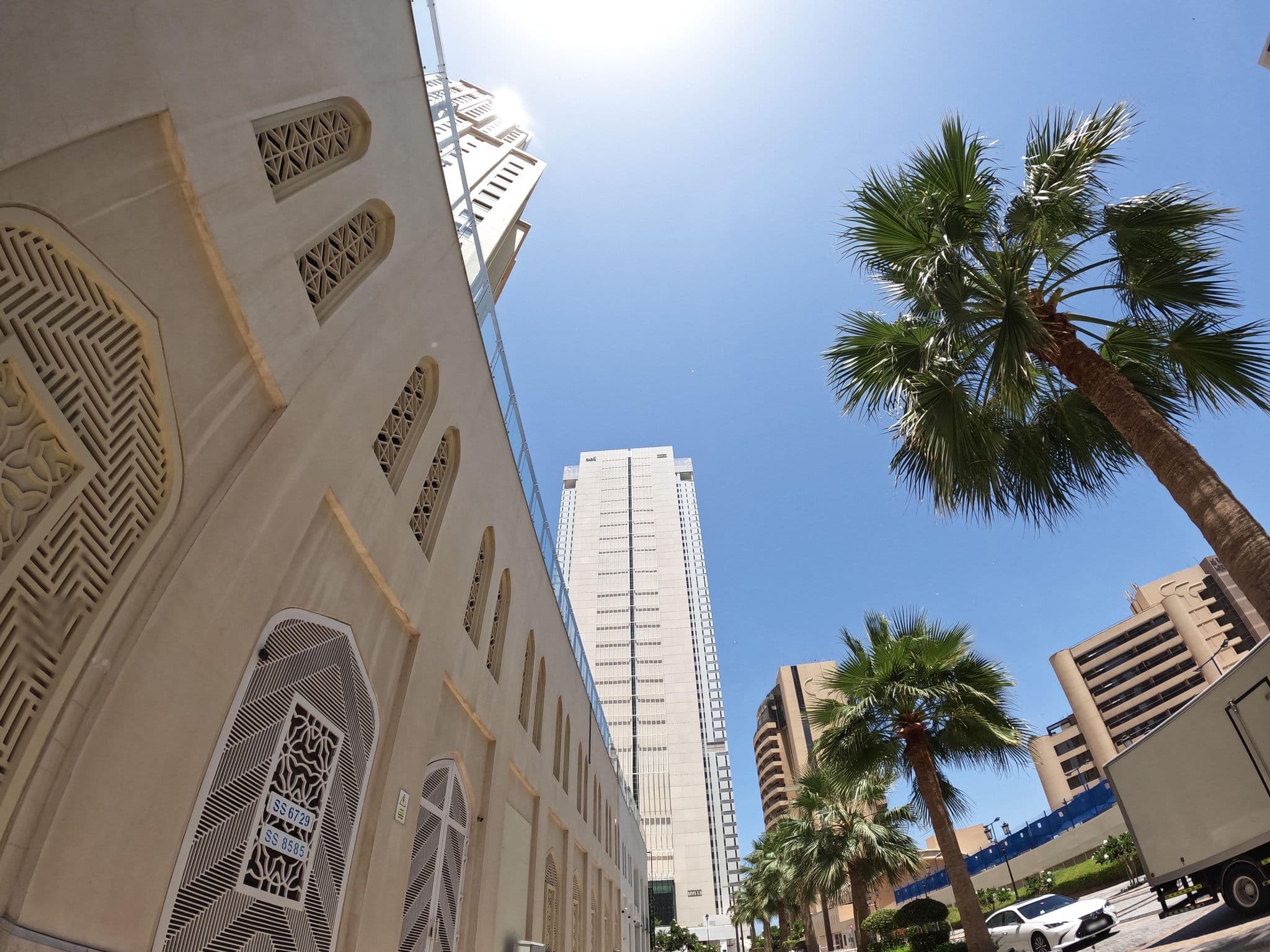 Street view near Bollywood beach hostel, Dubai Marina — © countzero5 (CC BY-SA · Mapillary)