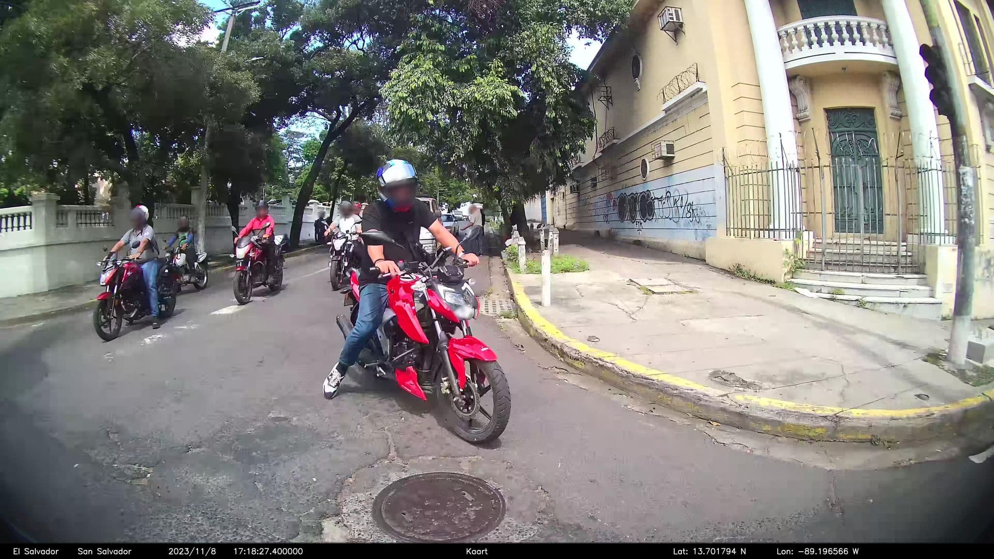 Street view near Hotel Arkam, San Salvador — © kaart_2 (CC BY-SA · Mapillary)