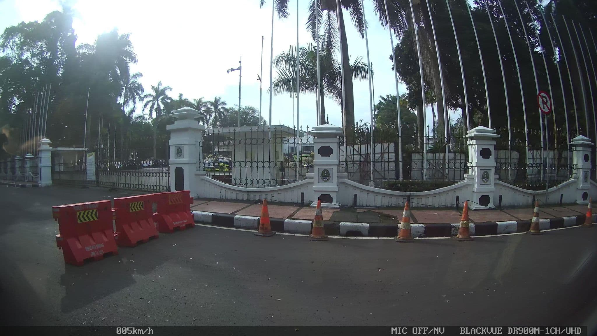 Street view near Kenangan Hotel, Bandung — © kaart_2 (CC BY-SA · Mapillary)
