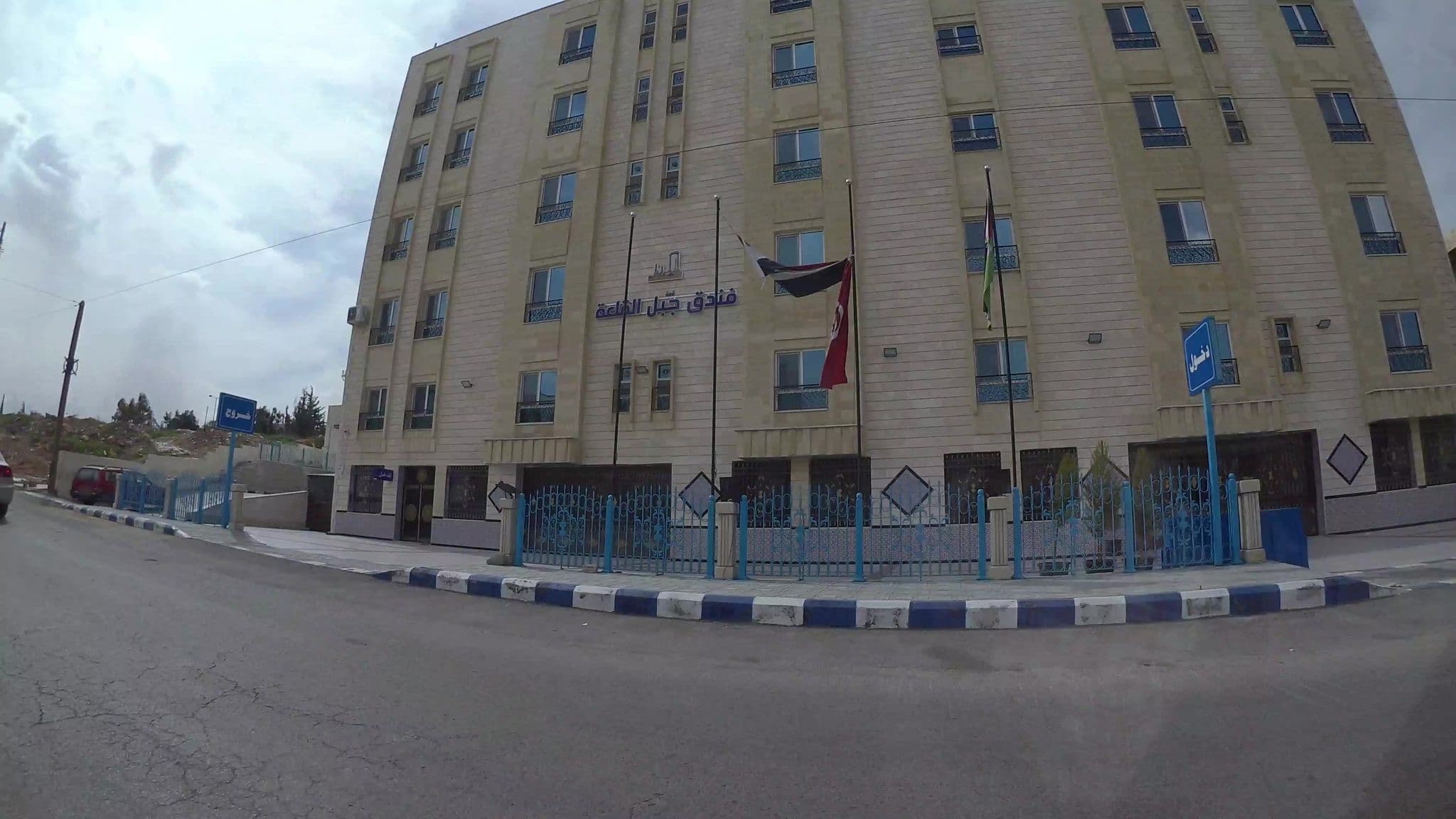 Street view near The castle hotel, Al Jubayhah — © kaartcam (CC BY-SA · Mapillary)