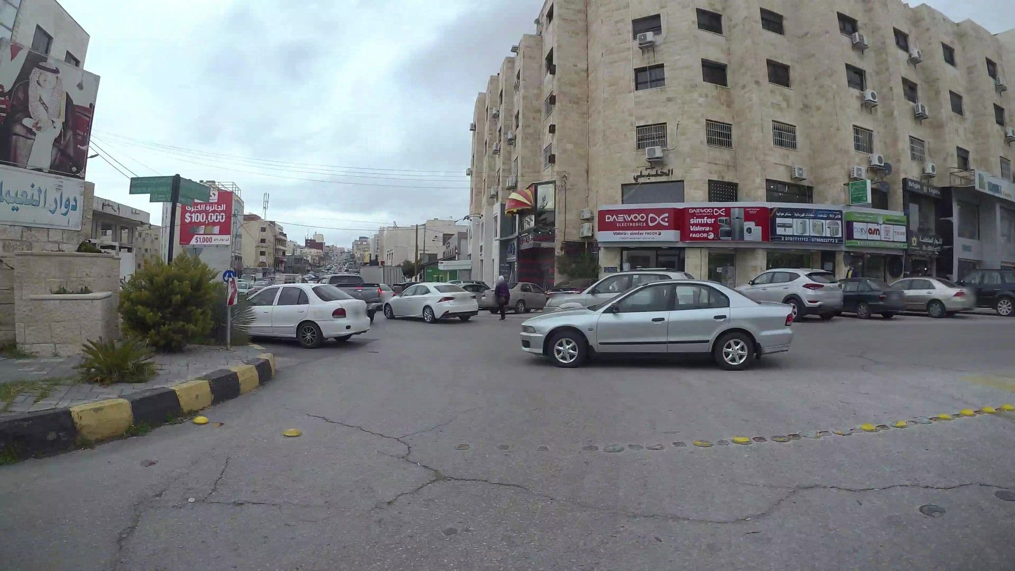 Street view near Khalili Hotel Apartments, Ḩayy Khildā — © kaartcam (CC BY-SA · Mapillary)