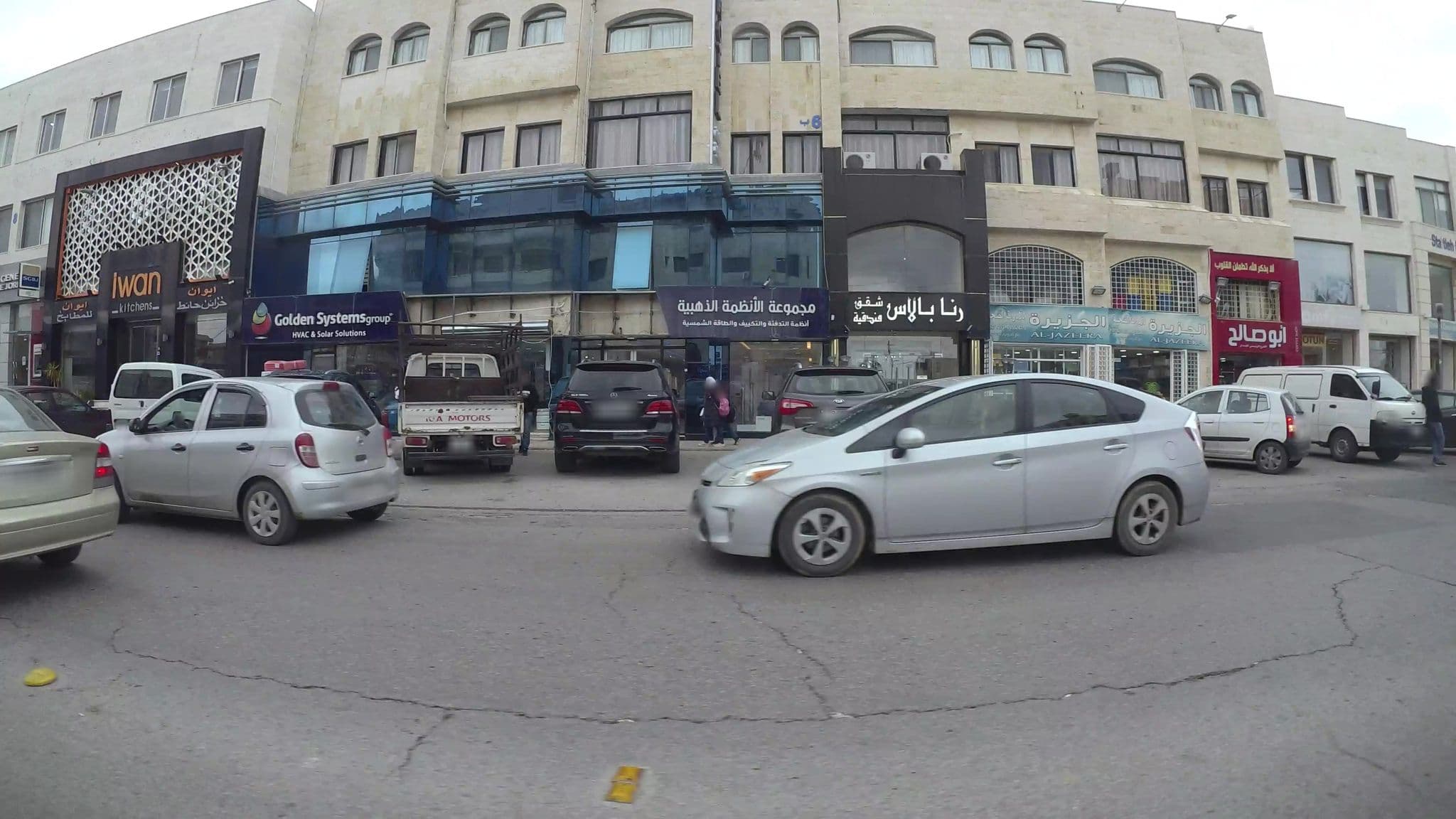 Street view near Rana Palace Hotel Apartments, Ḩayy Khildā — © kaartcam (CC BY-SA · Mapillary)