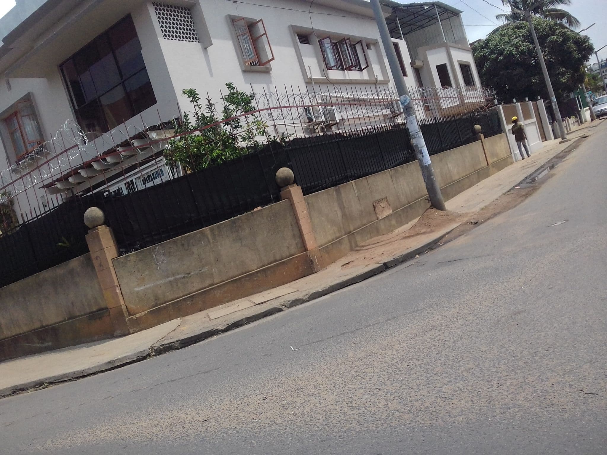 Street view near Angel Guest House, Maputo, Maputo — © picatoste (CC BY-SA · Mapillary)