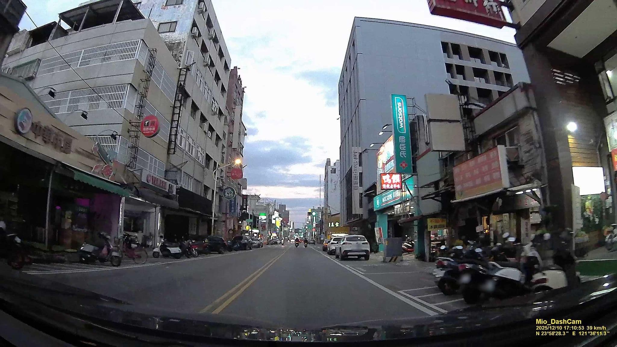 Street view near 捷絲旅花蓮中正館 Just Sleep Hualien Zhongzheng, Hualien City — © hcyen (CC BY-SA · Mapillary)