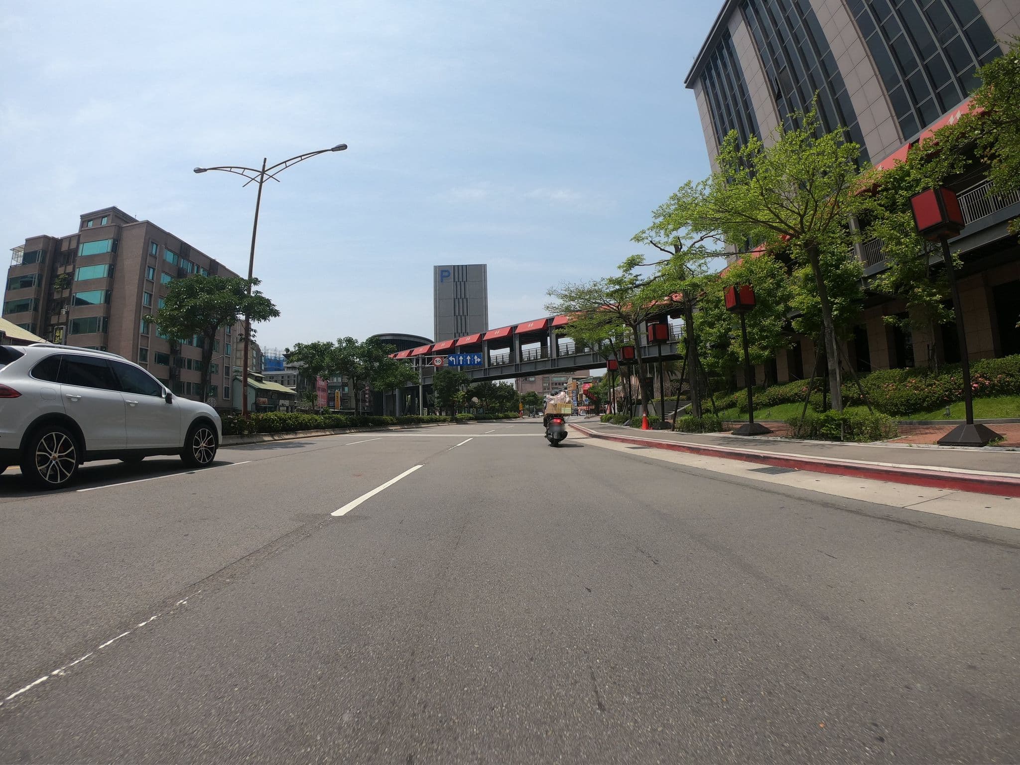Street view near Caesar Metro Hotel Taipei, Taipei — © heretpe2019 (CC BY-SA · Mapillary)