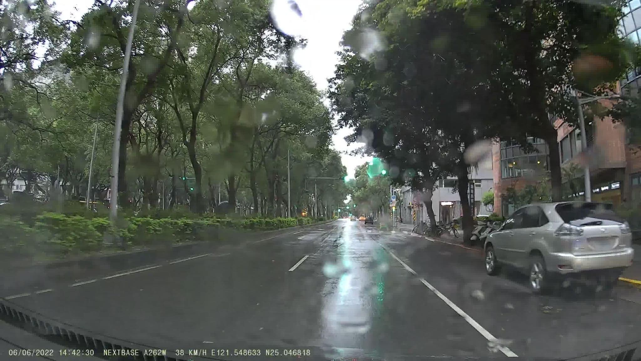 Street view near 米窩飯店-大安館 Meworld Hotel-Daan, Taipei — © andy123456389 (CC BY-SA · Mapillary)