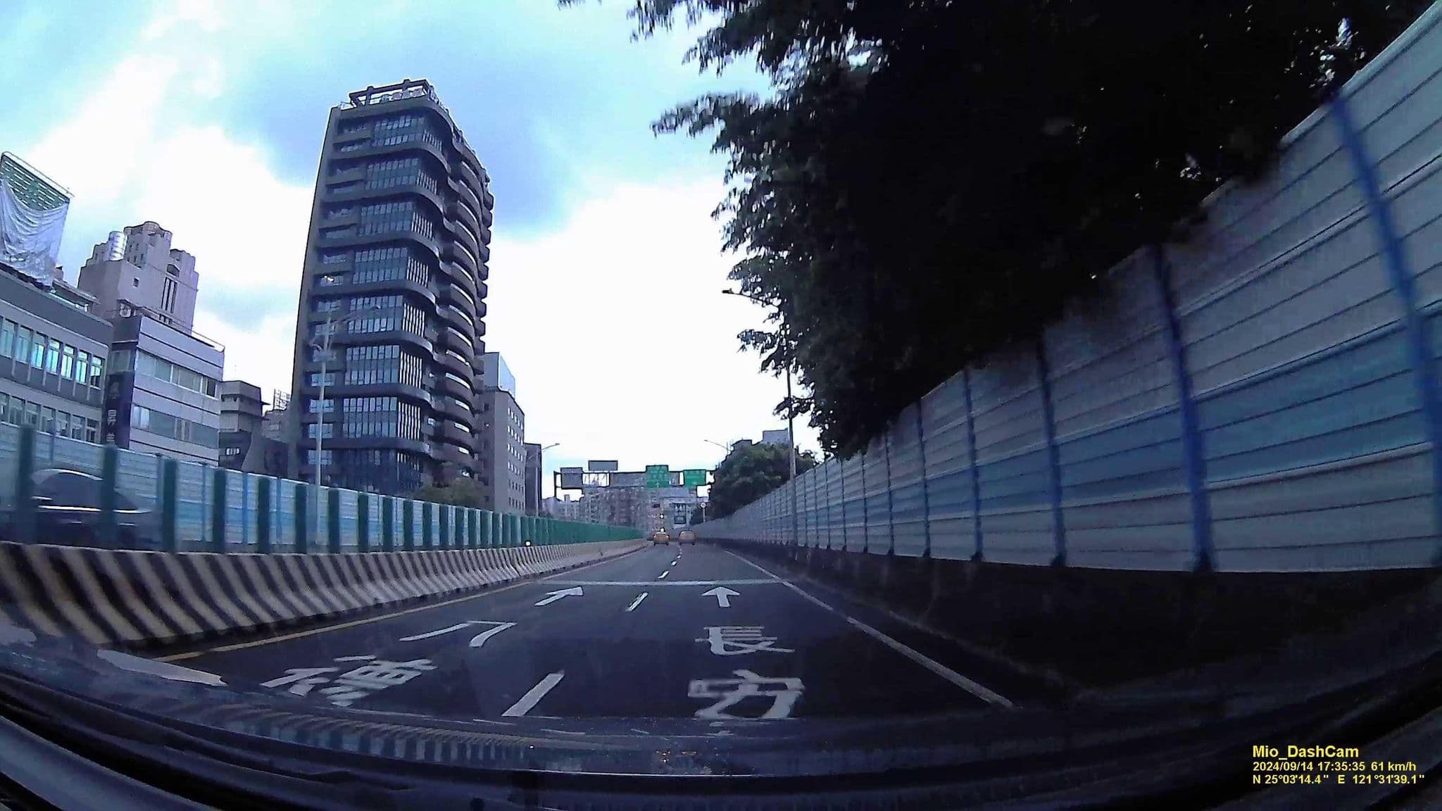 Street view near Beauty Hotels Taipei - Hotel Bchic, Taipei — © hcyen (CC BY-SA · Mapillary)