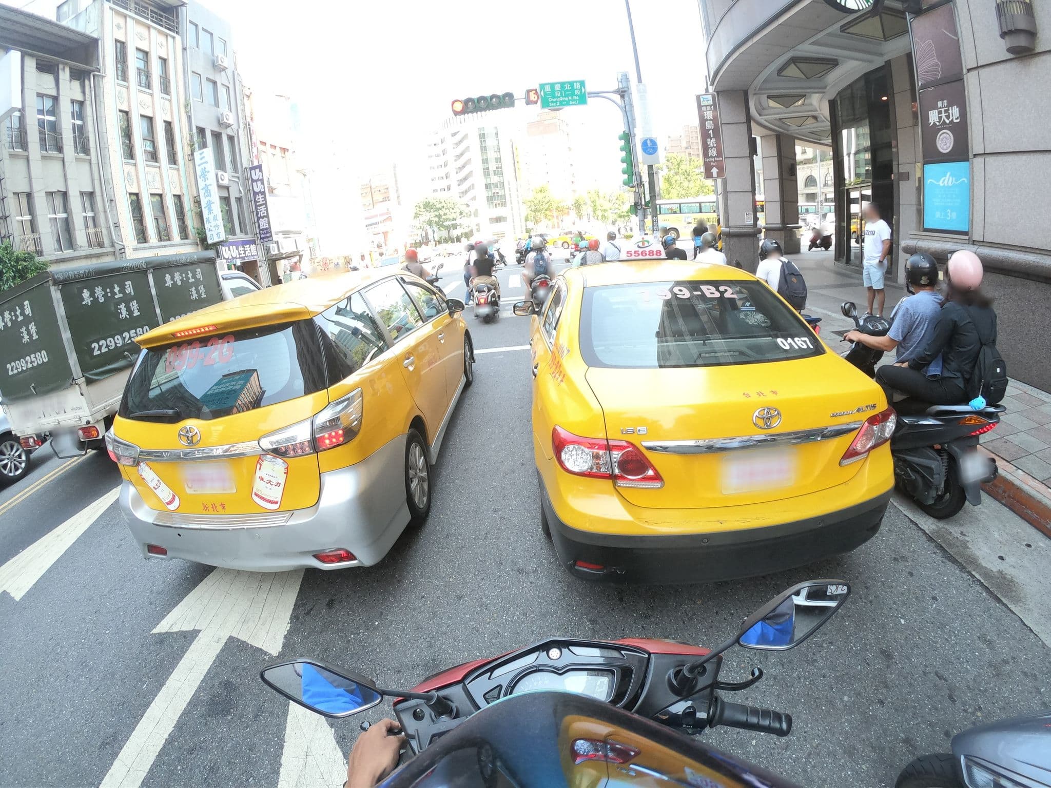 Street view near GININN, Taipei — © heretpe2019 (CC BY-SA · Mapillary)
