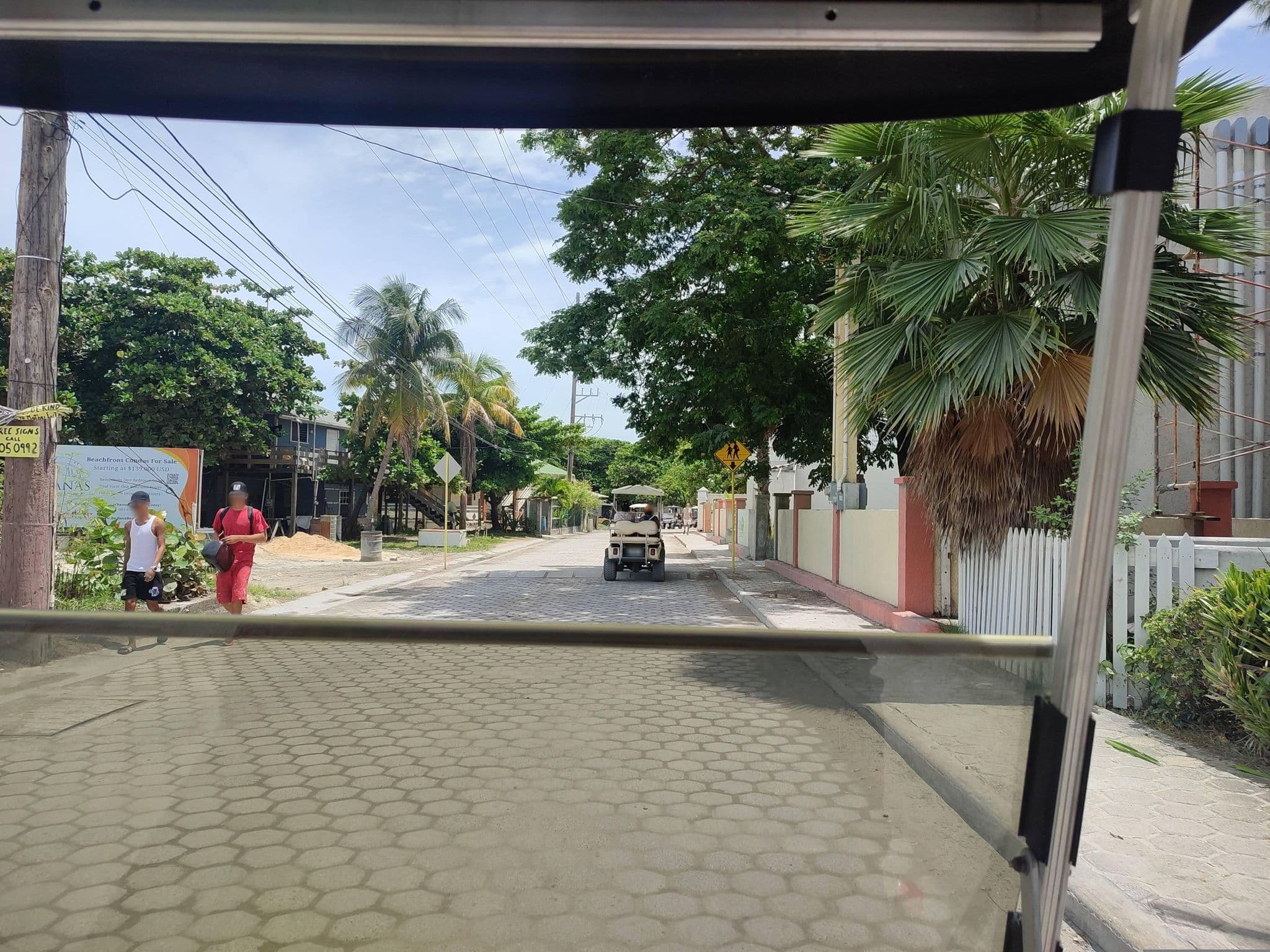 Street view near Bananas On The Beach, San Pedro — © charlieplett (CC BY-SA · Mapillary)