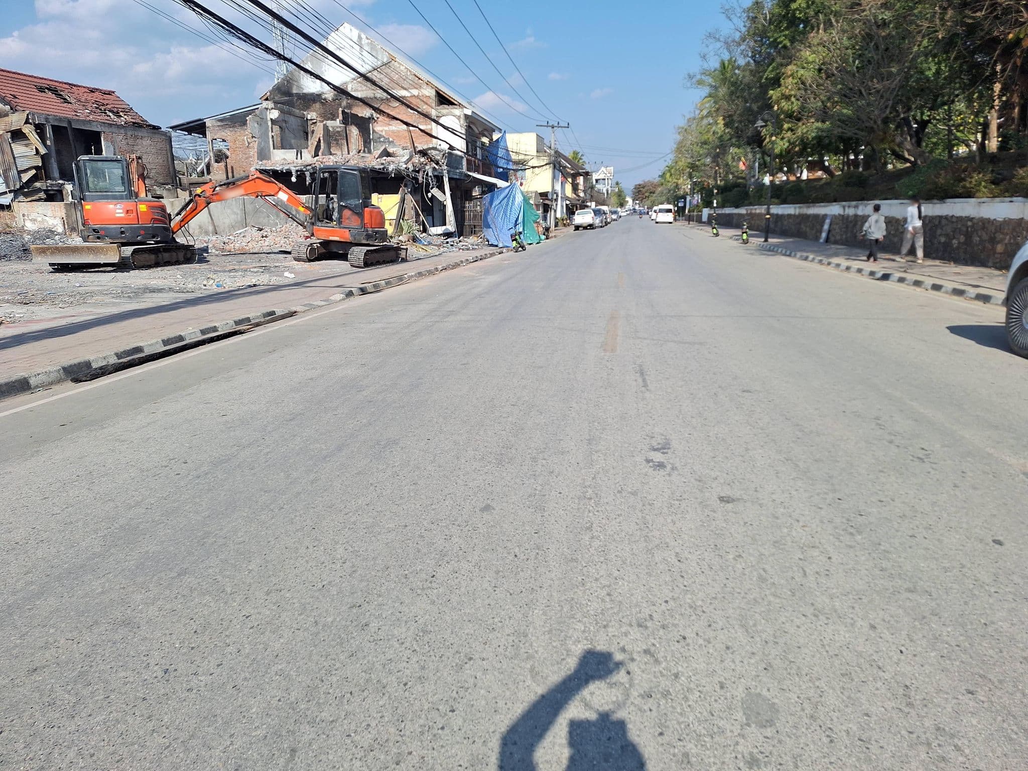 Street view near Villa Visay II - Quadruple Room with Balcony, Luang Prabang — © Oby (CC BY-SA · Mapillary)