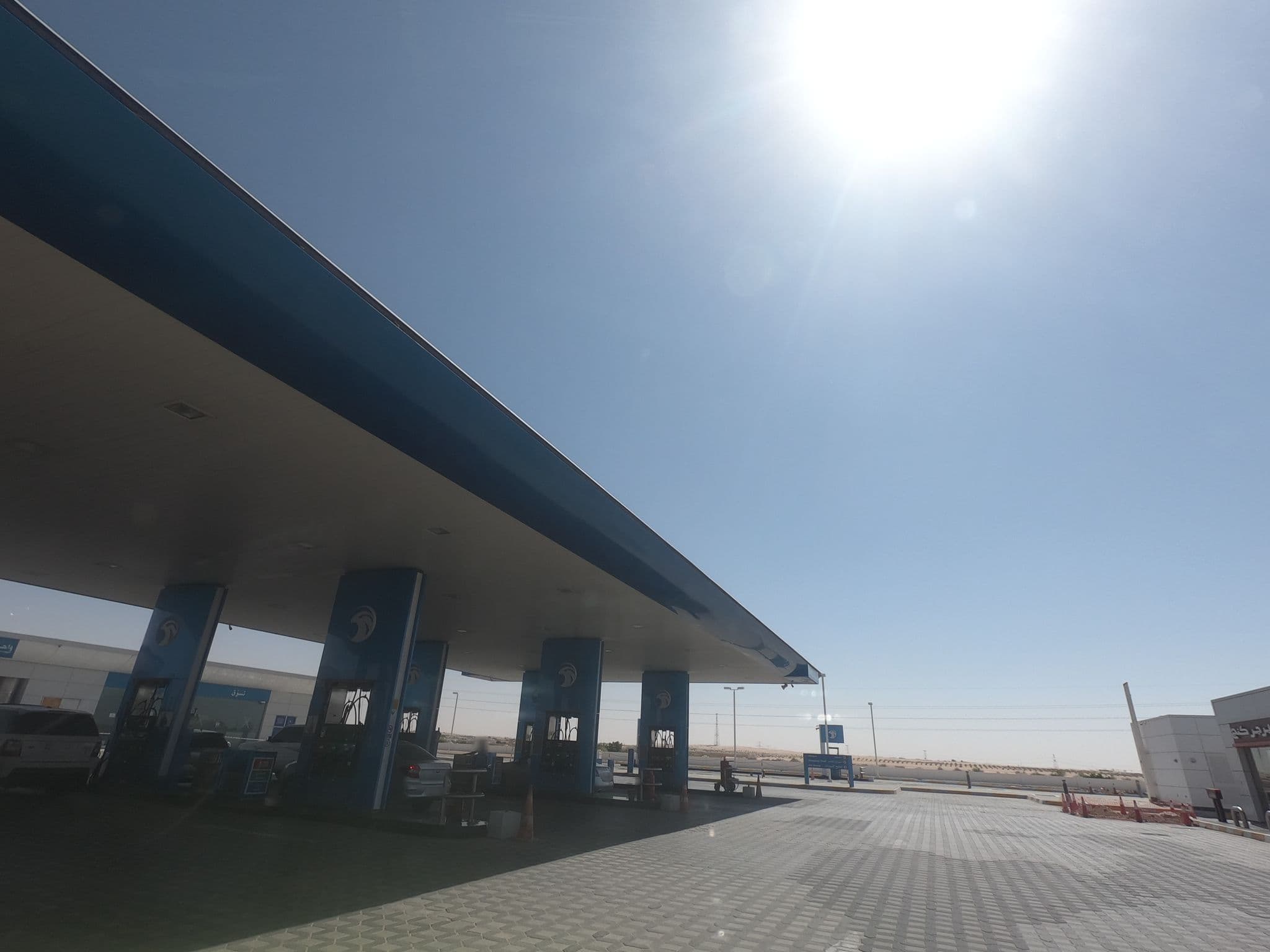 Street view near الحر لمستلزمات الصيد والرحلات - فرع الفاية ALHOR CAMPING & HUNTING TOOLS - ALFAYA Branch, Al Shamkhah City — © countzero5 (CC BY-SA · Mapillary)