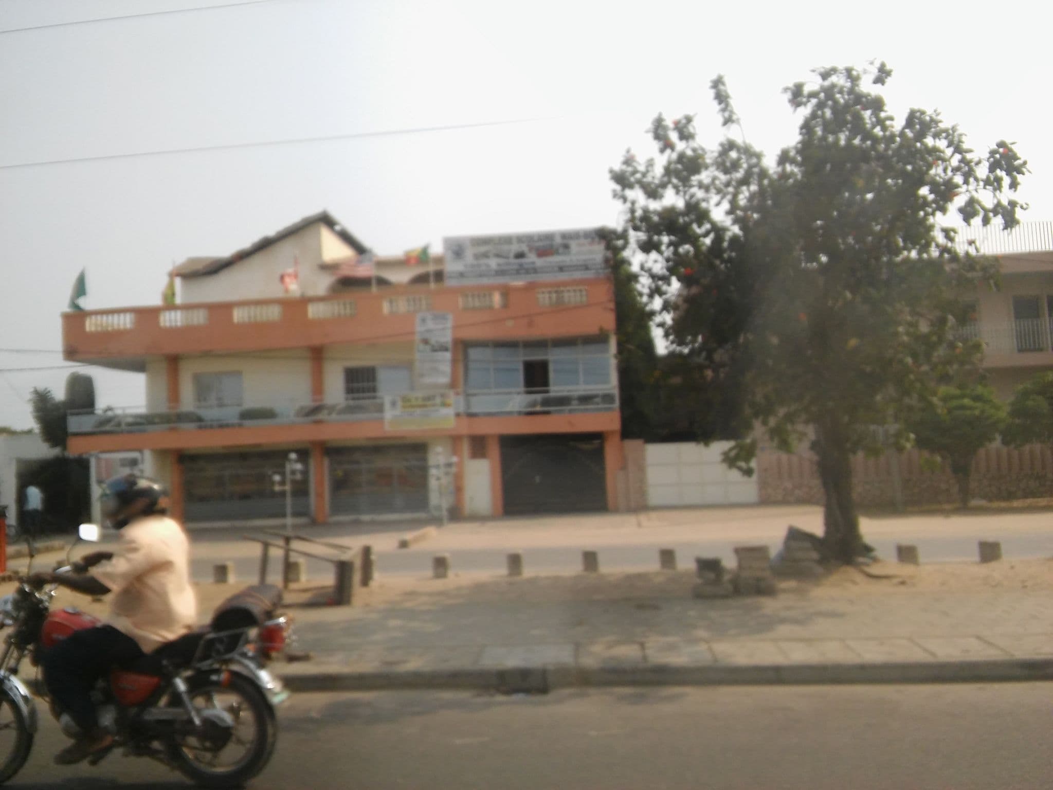 Street view near Adélé Baké GuestHouse and conference venue, Ekpé — © saliousoft (CC BY-SA · Mapillary)
