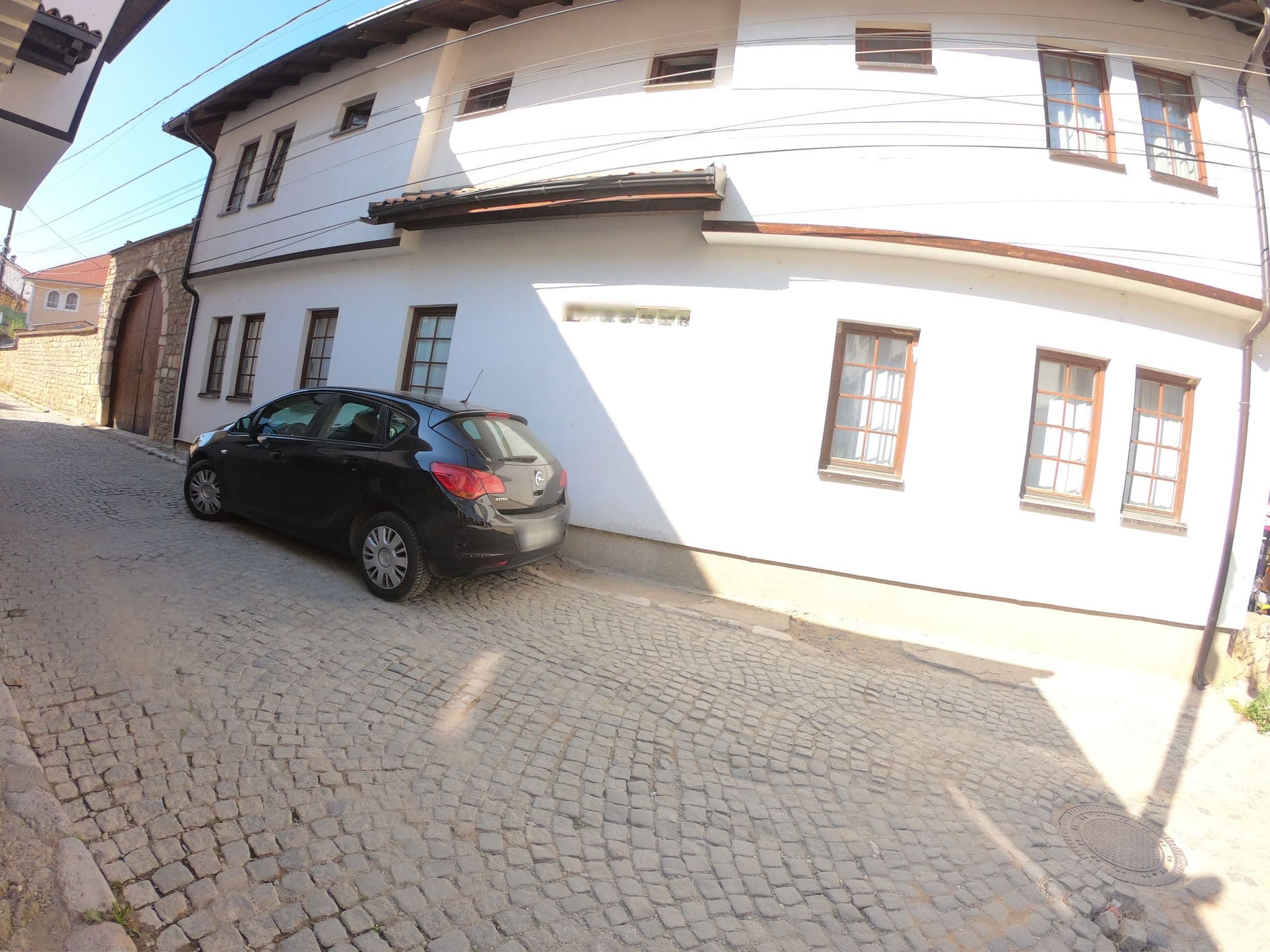 Street view near Sapphire Hotel, Prizren — © polyglot (CC BY-SA · Mapillary)