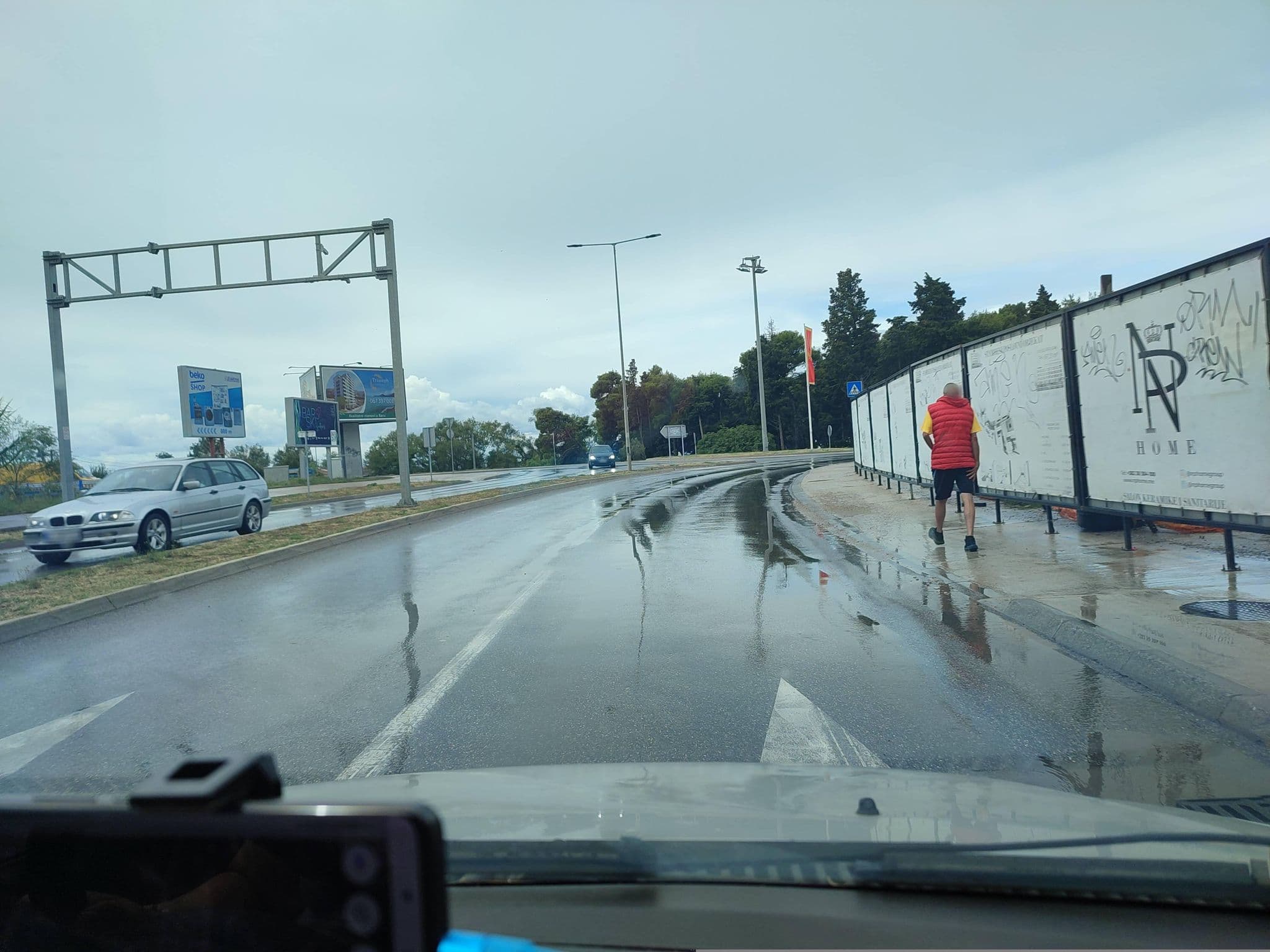 Street view near Hostel Vento, Šušanj — © pedja (CC BY-SA · Mapillary)