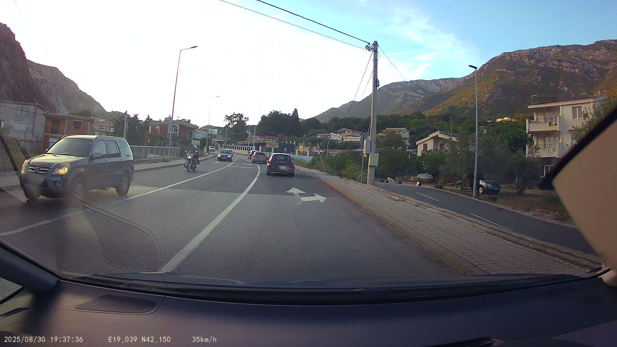 Street view near Villa Relax Apartments, Sutomore — © pmilanovic (CC BY-SA · Mapillary)