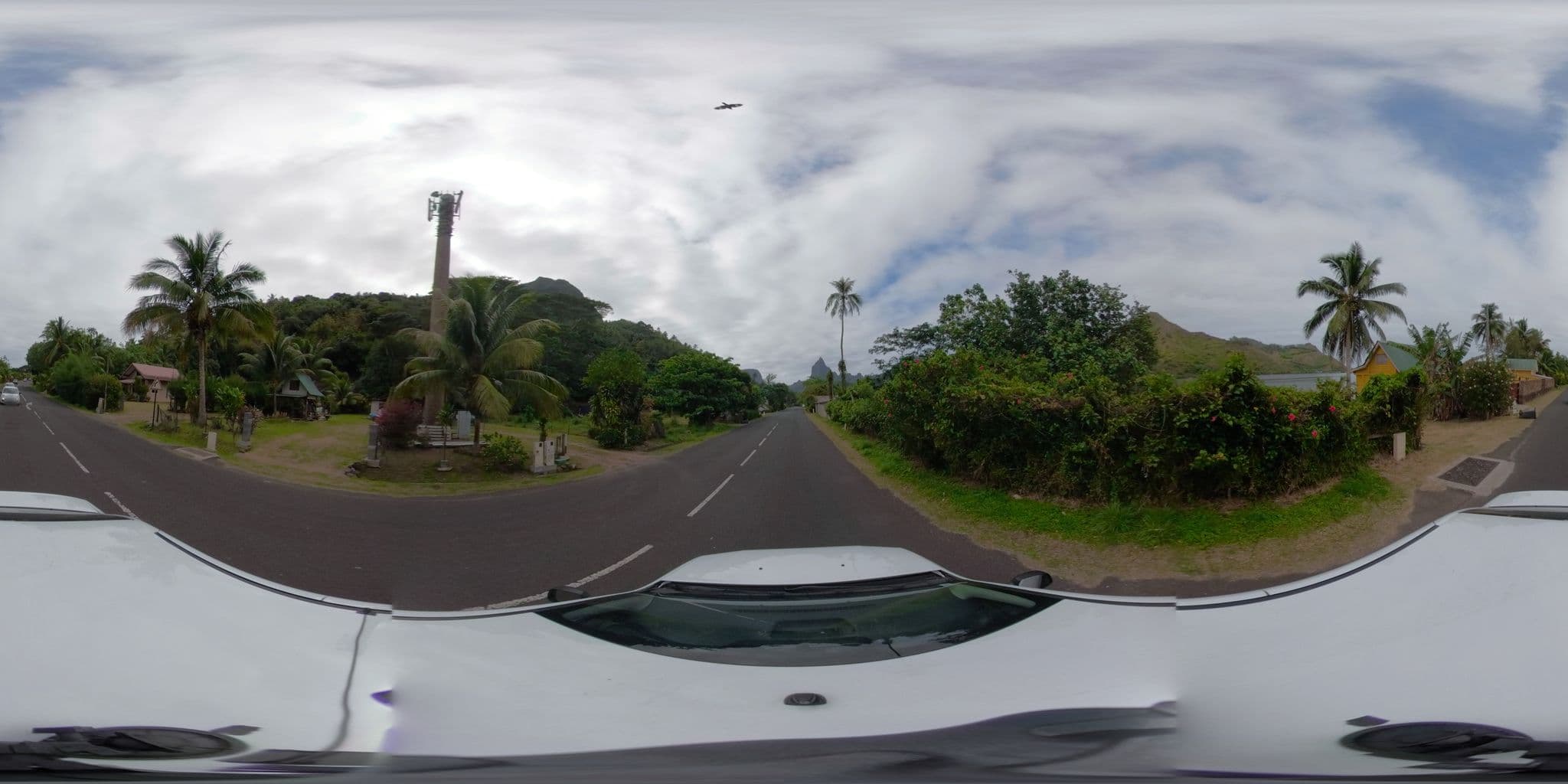 Street view near Blue Bungalow Moorea, Papetoai — © ratzillas (CC BY-SA · Mapillary)