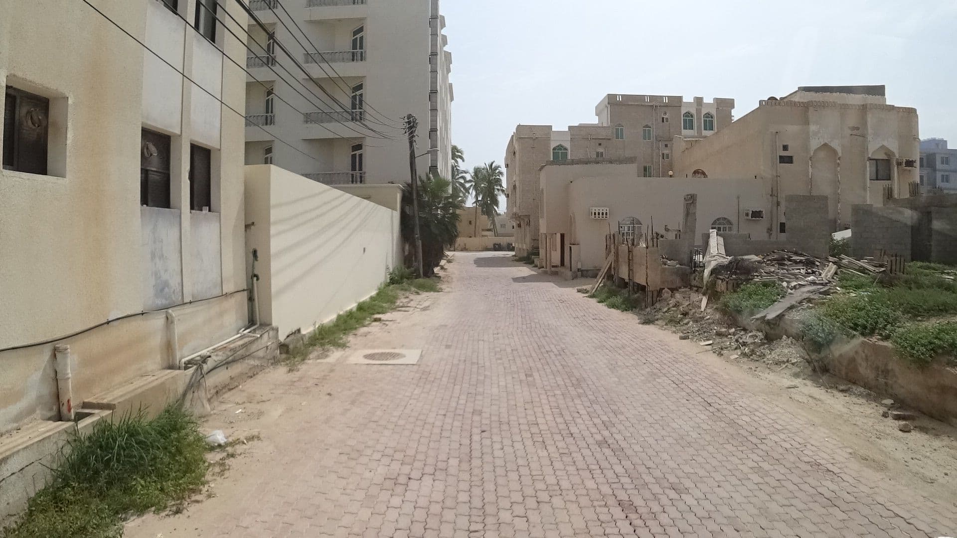 Street view near Salalah Beach Villas-Beach Spa, Şalālah — © vbombaerts (CC BY-SA · Mapillary)