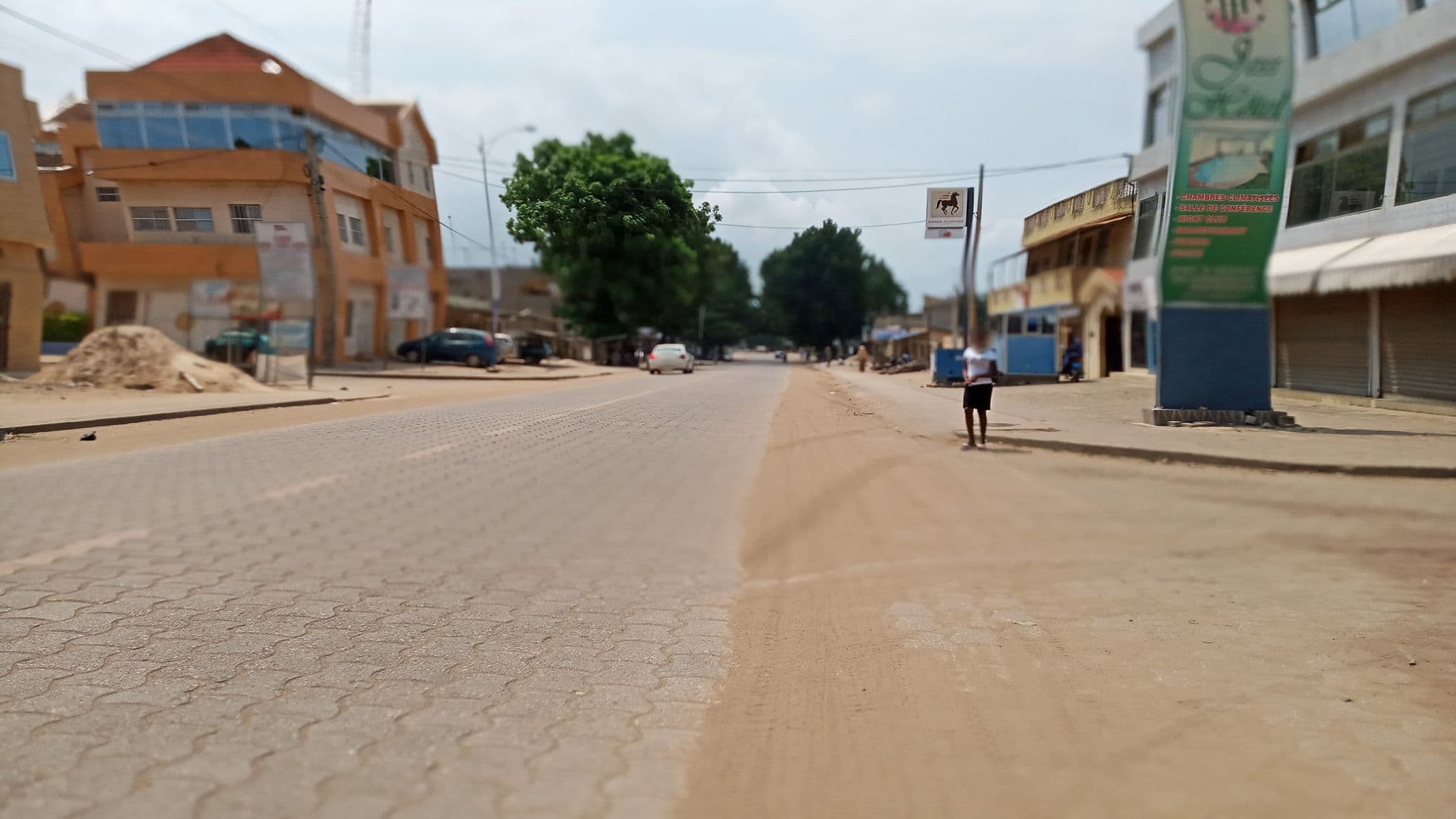 Street view near Jess Hotel Lome, Lomé — © hermann106 (CC BY-SA · Mapillary)