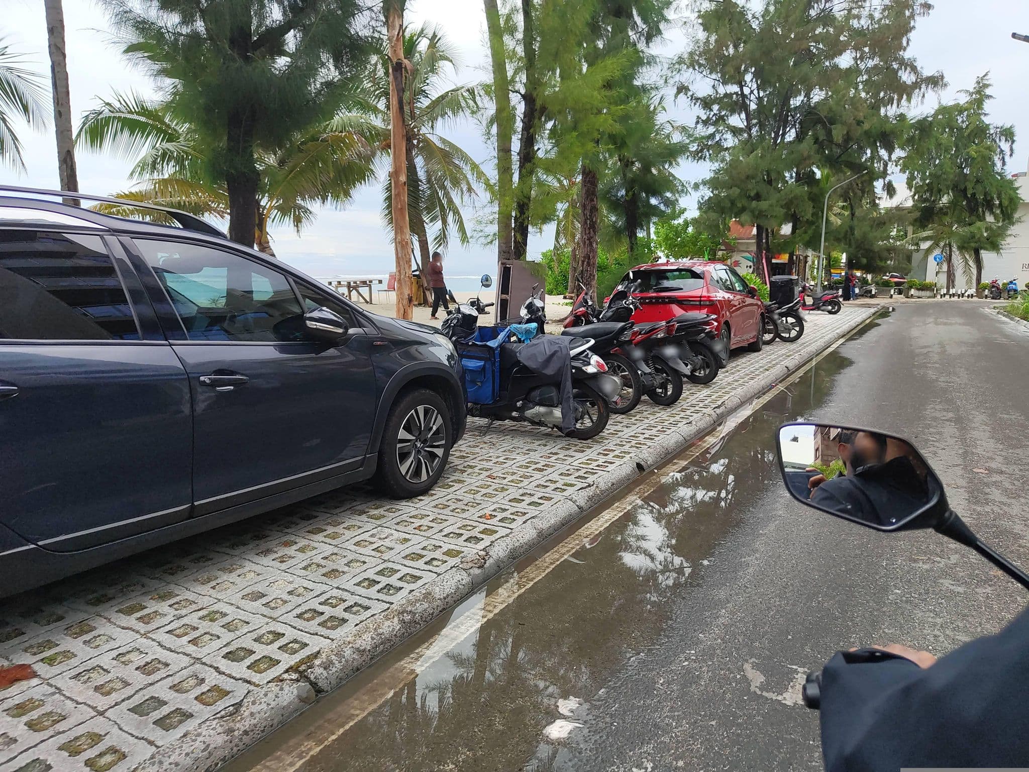 Street view near White Beach Holiday, Hulhumale — © sameeh (CC BY-SA · Mapillary)