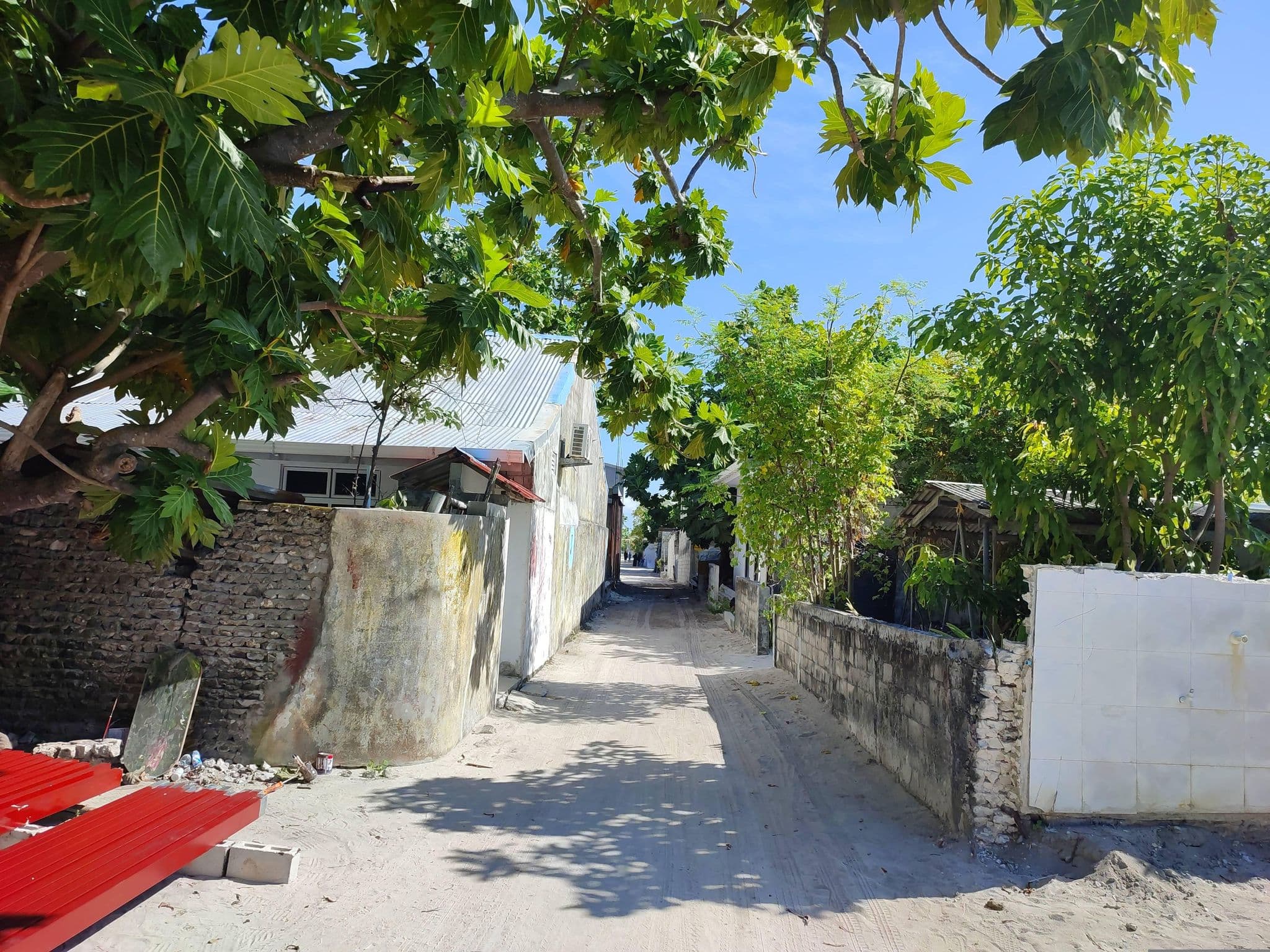 Street view near Fini palace, Manadhoo — © Adam001 (CC BY-SA · Mapillary)