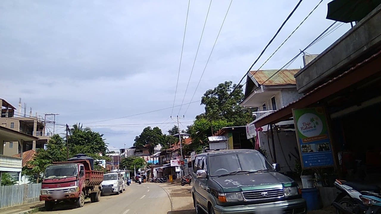 Street view near Bajo Nature Backpackers, Labuan Bajo — © rodionoff (CC BY-SA · Mapillary)