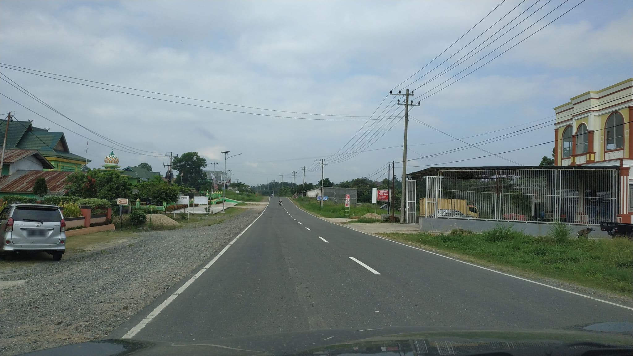 Street view near Rafana Hotel, Kuala Cenaku — © hanifarafah (CC BY-SA · Mapillary)