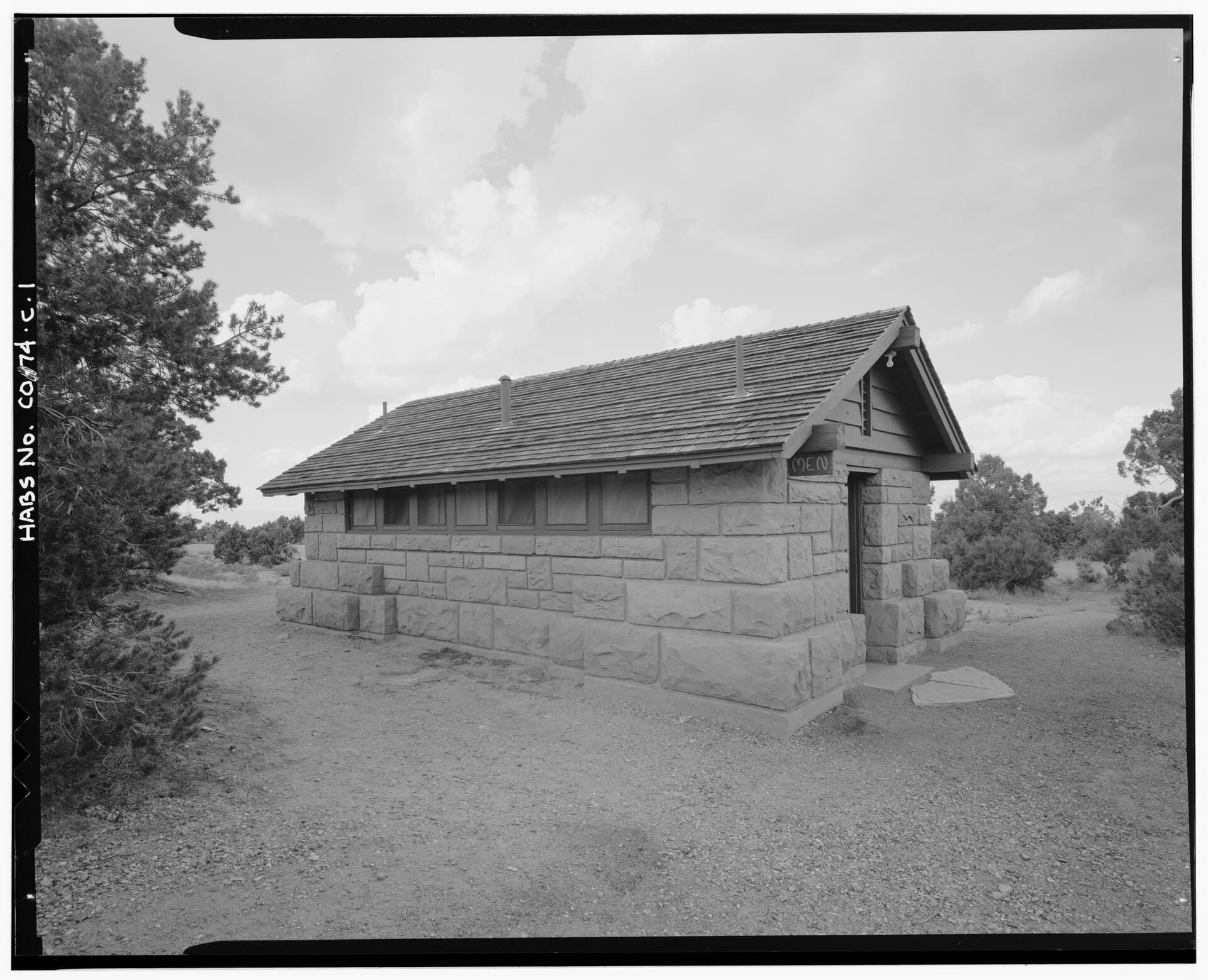 Saddlehorn Campground (via Wikimedia Commons, Public domain)