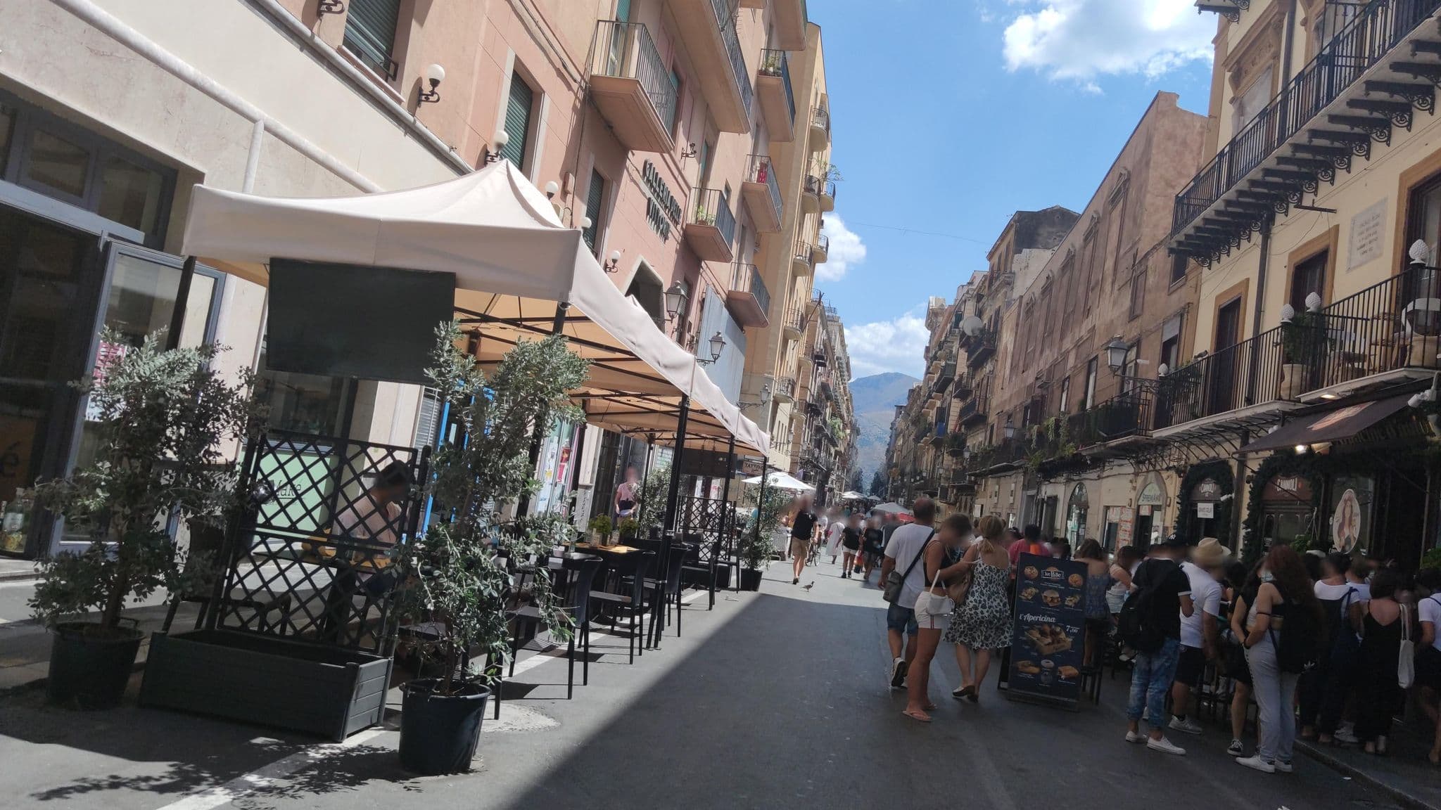 Street view near Delle Vittorie Luxury Rooms & Suites, Palermo — © mrey (CC BY-SA · Mapillary)