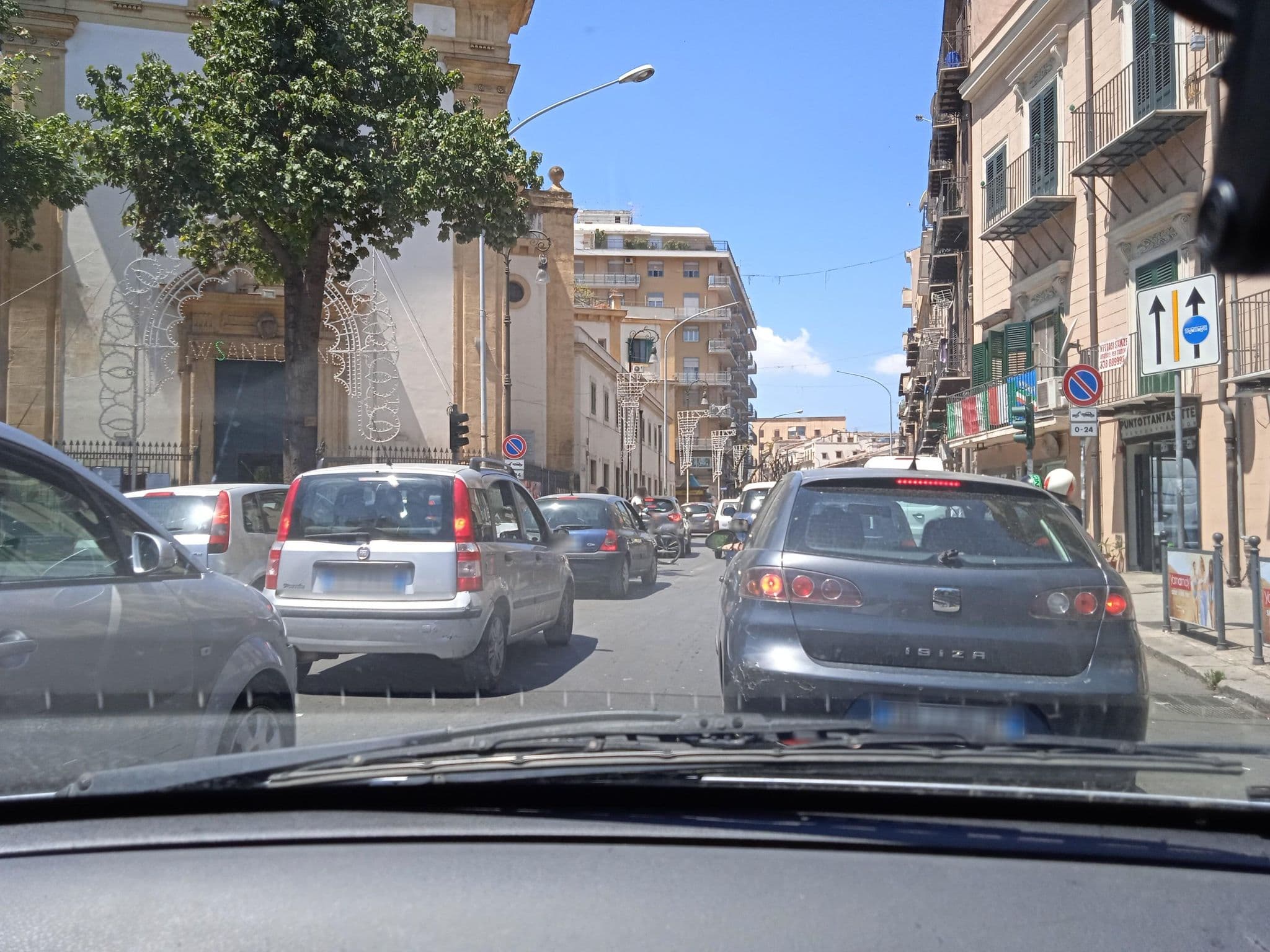 Street view near Alle porte di Maqueda, Palermo — © p8fy9y9fs (CC BY-SA · Mapillary)