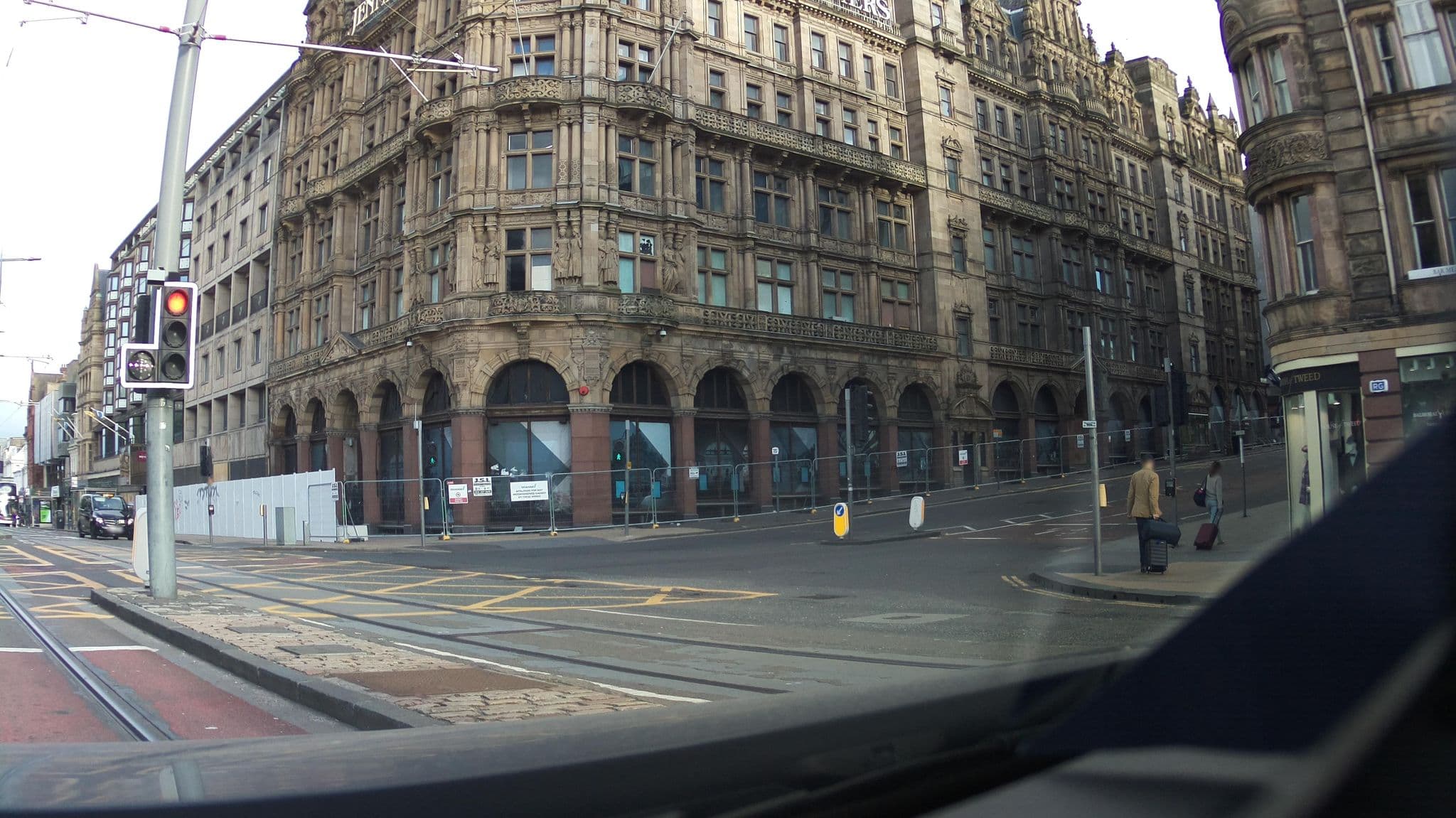 Street view near Old Waverly Hotel, Edinburgh — © southglos (CC BY-SA · Mapillary)