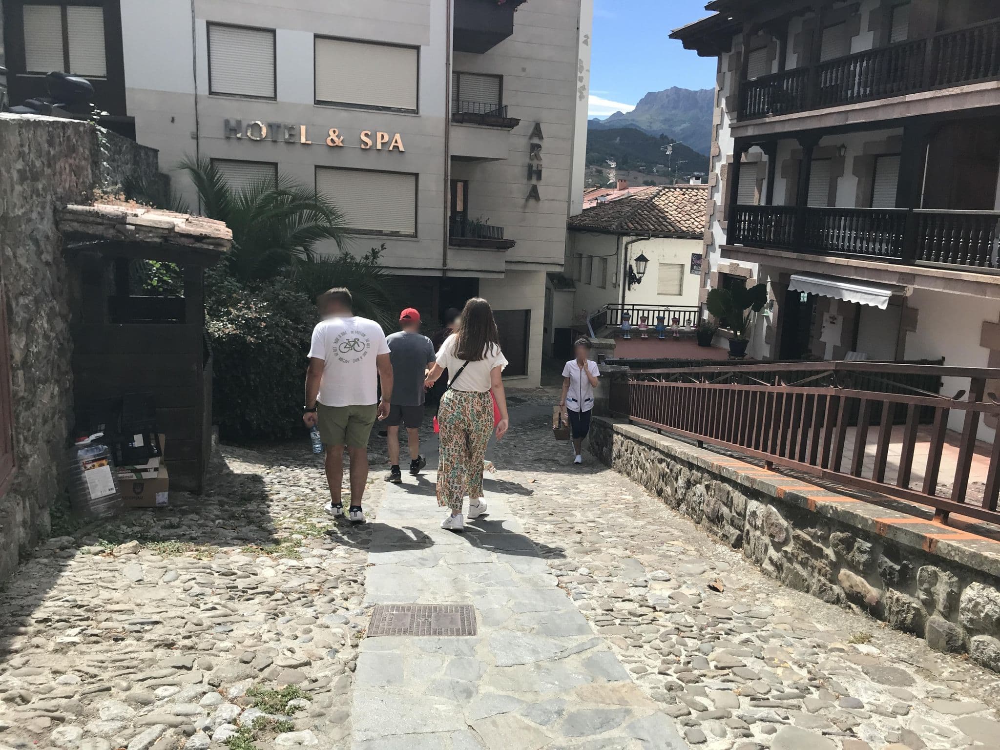 Street view near Hotel & Spa Arha By Maile, Potes — © miguel_andrade (CC BY-SA · Mapillary)