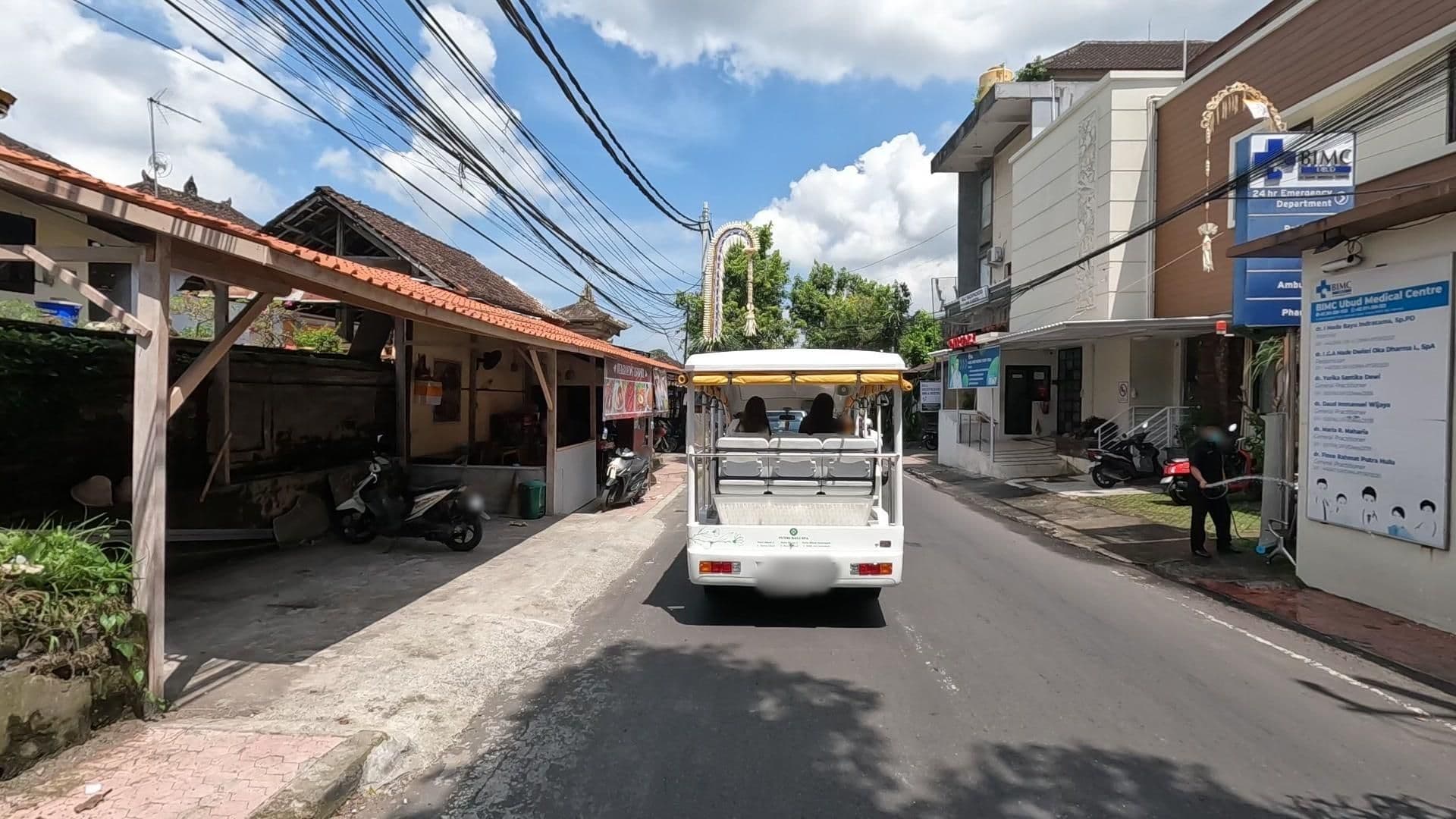 Street view near Bali backpackers hostel, Ubud