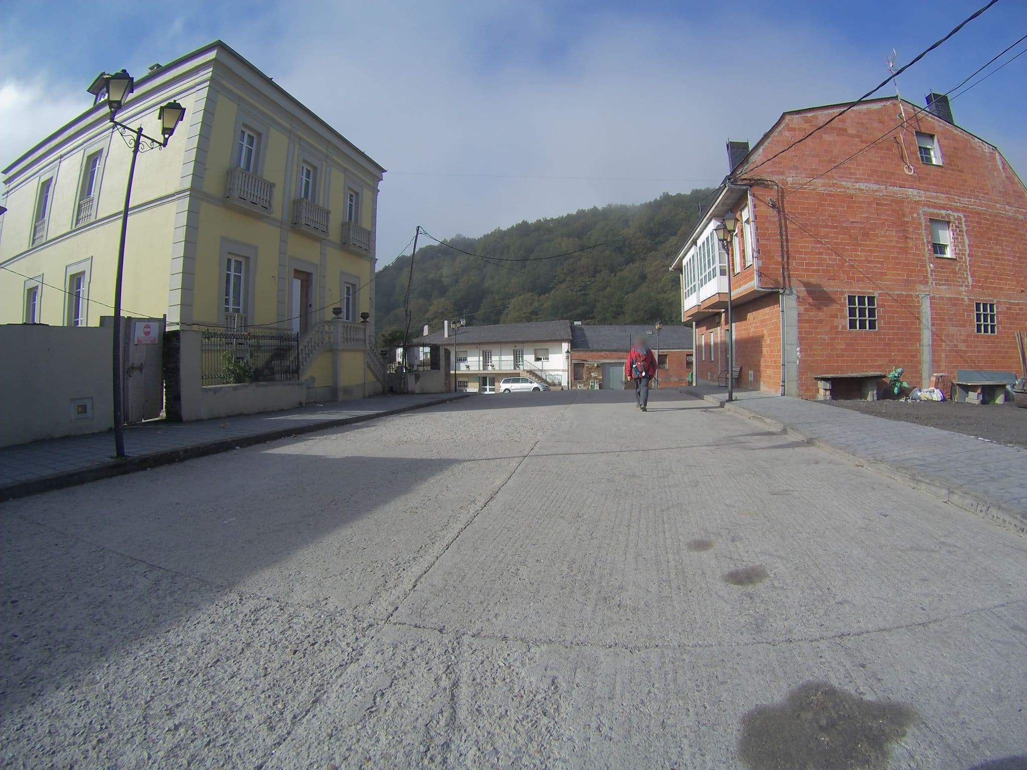 Street view near Hostal Mesón Vilasante, Samos — © camperxr (CC BY-SA · Mapillary)