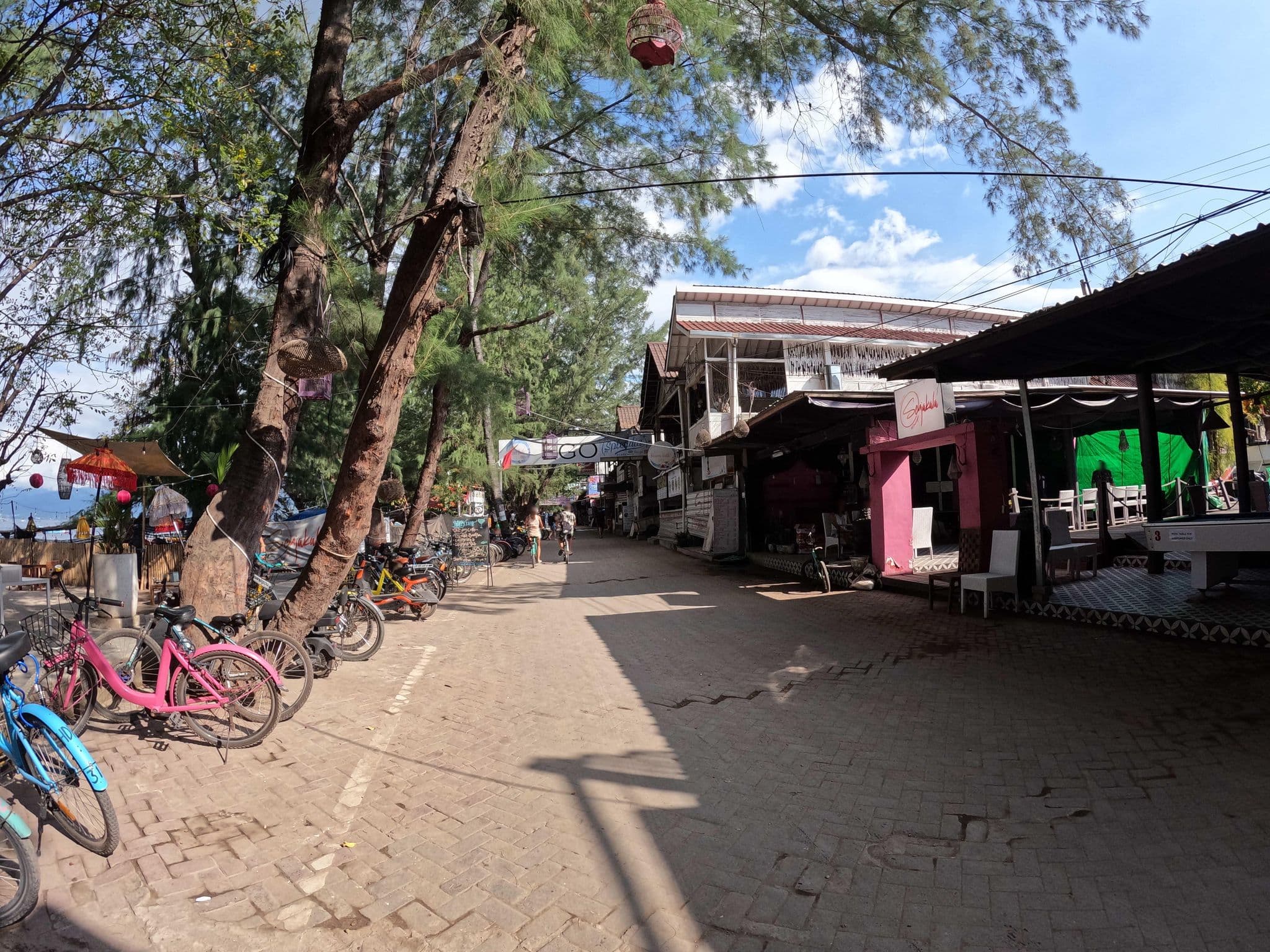 Street view near Indah Beach Bungalows, Gili Trawangan