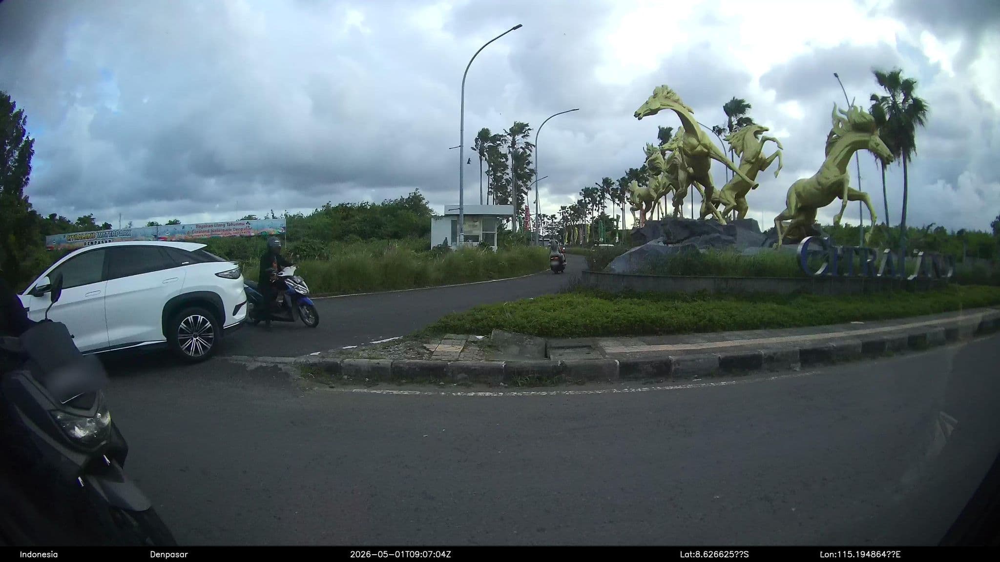 Street view near Perum citra land, Dalung — © Kaart---LEFT (CC BY-SA · Mapillary)