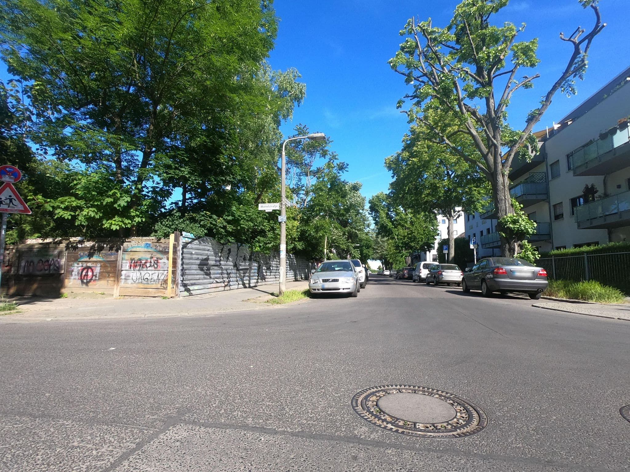 Street view near Sandinohostel, Fennpfuhl — © carlheinz (CC BY-SA · Mapillary)