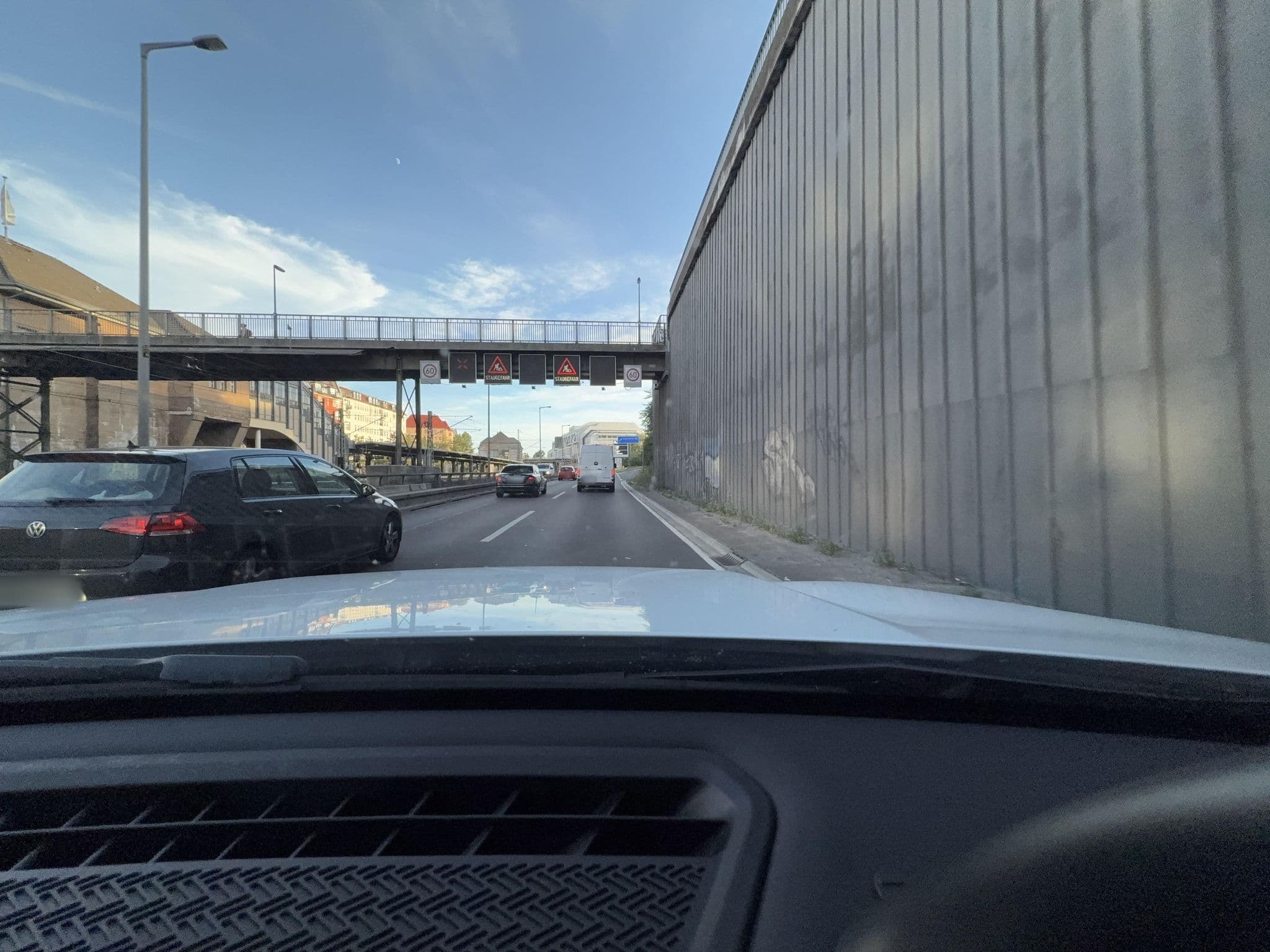 Street view near Solwo Suites - Möblierte Apartments in Berlin-Chalottenburg, Charlottenburg — © grada (CC BY-SA · Mapillary)