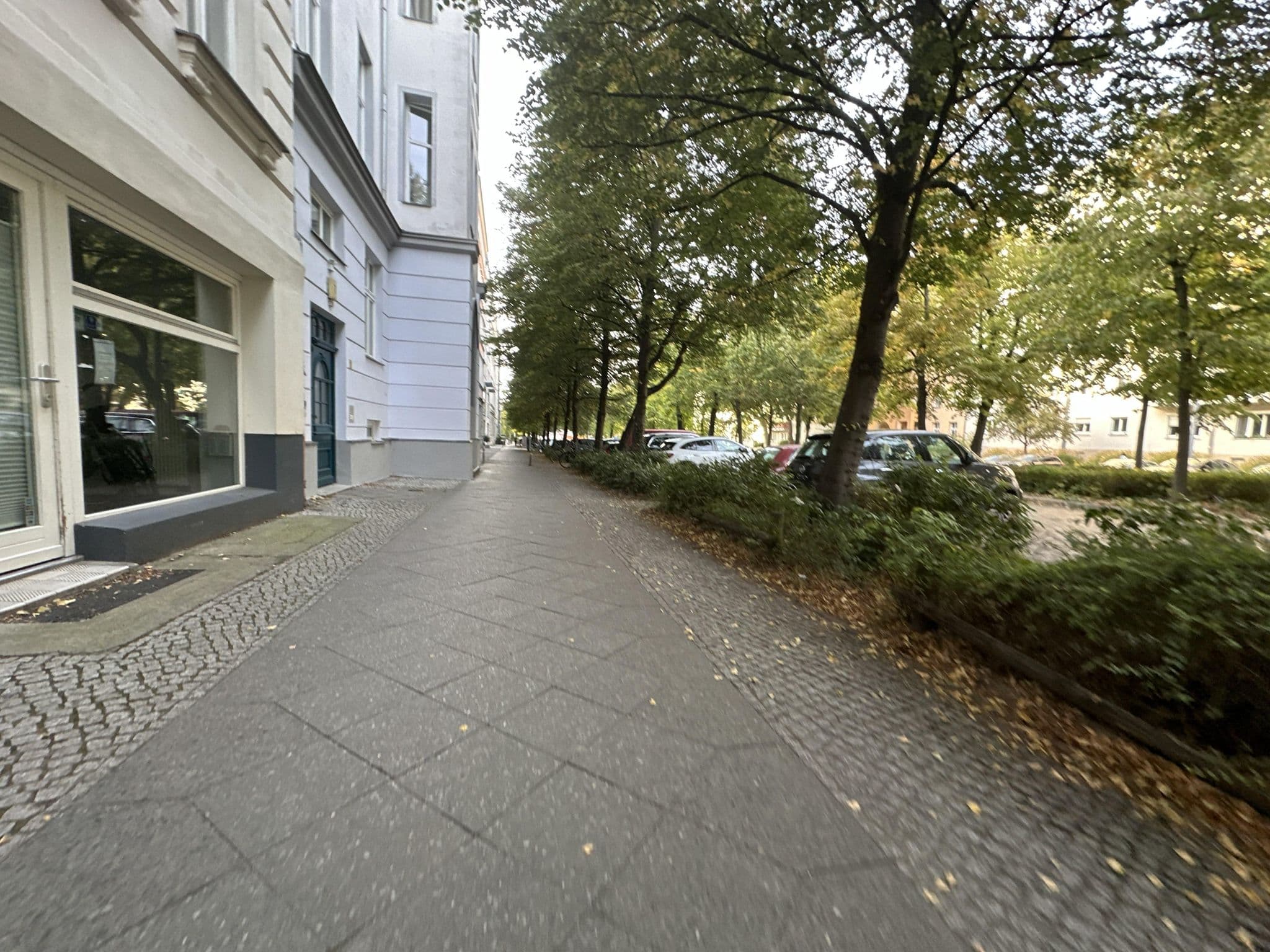 Street view near Old Town Apartments – Metzer Straße, Berlin — © quickness805 (CC BY-SA · Mapillary)