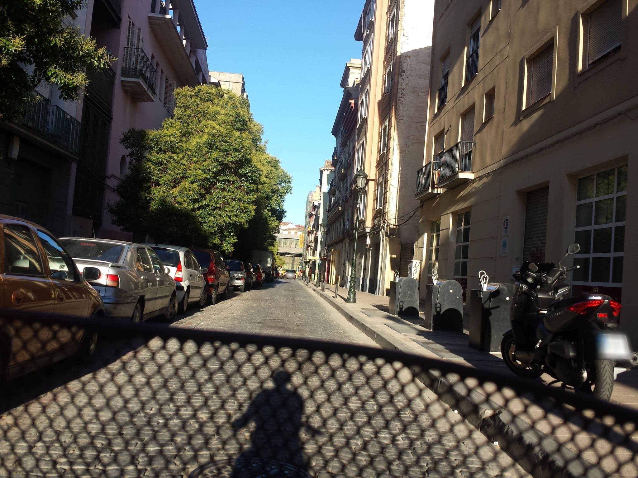 Street view near Apartamentos Gran Confort Zaragoza: Apartamentos por horas, Zaragoza — © robot8a (CC BY-SA · Mapillary)