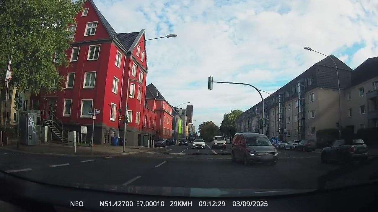 Street view near Boutique Hotel Georges, Essen — © TechniPorter (CC BY-SA · Mapillary)