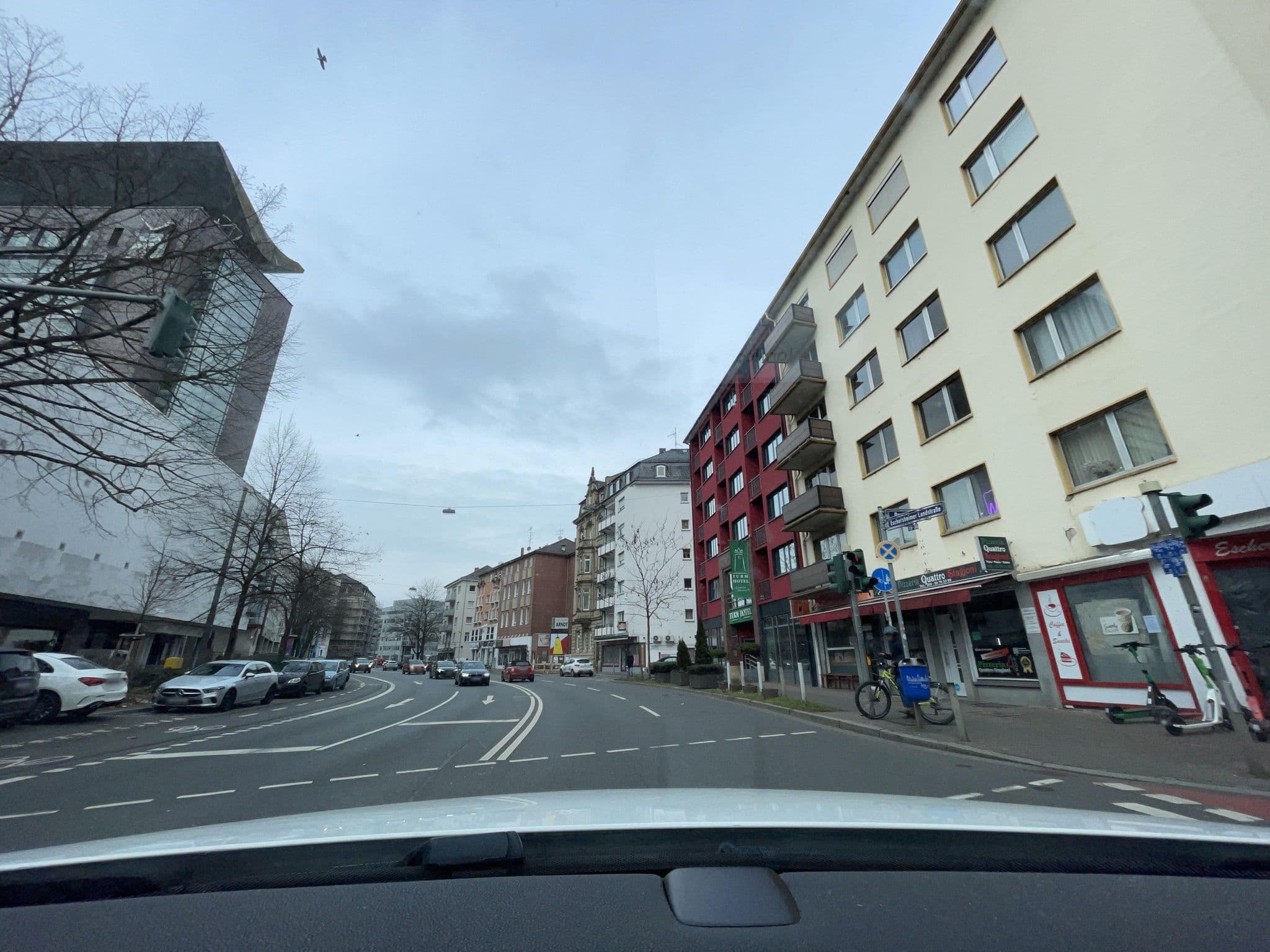 Street view near Turm Hotel Frankfurt, Frankfurt am Main — © luisa-ew (CC BY-SA · Mapillary)